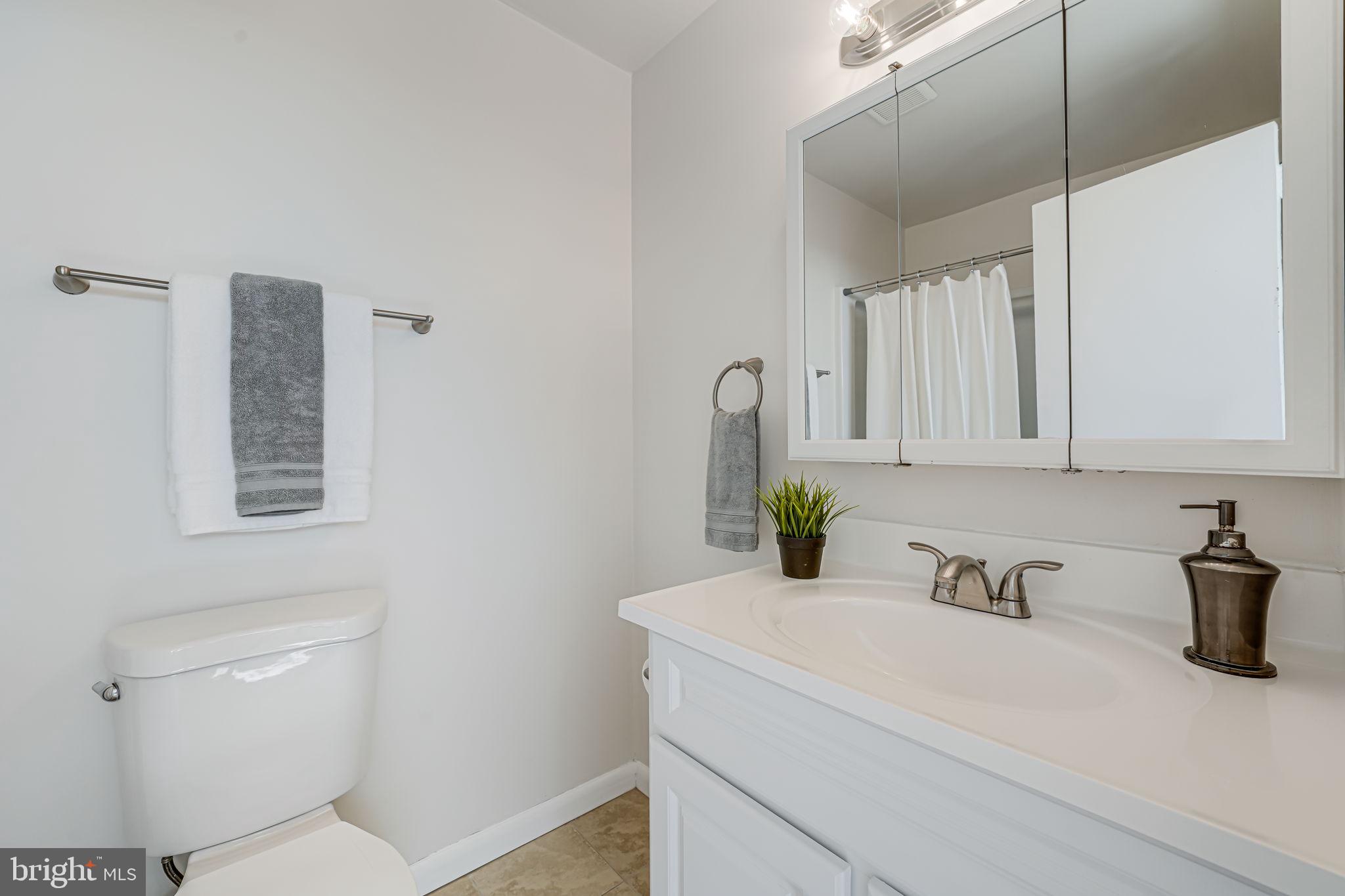 DULLES PARK TOWNHOUSES - Residential