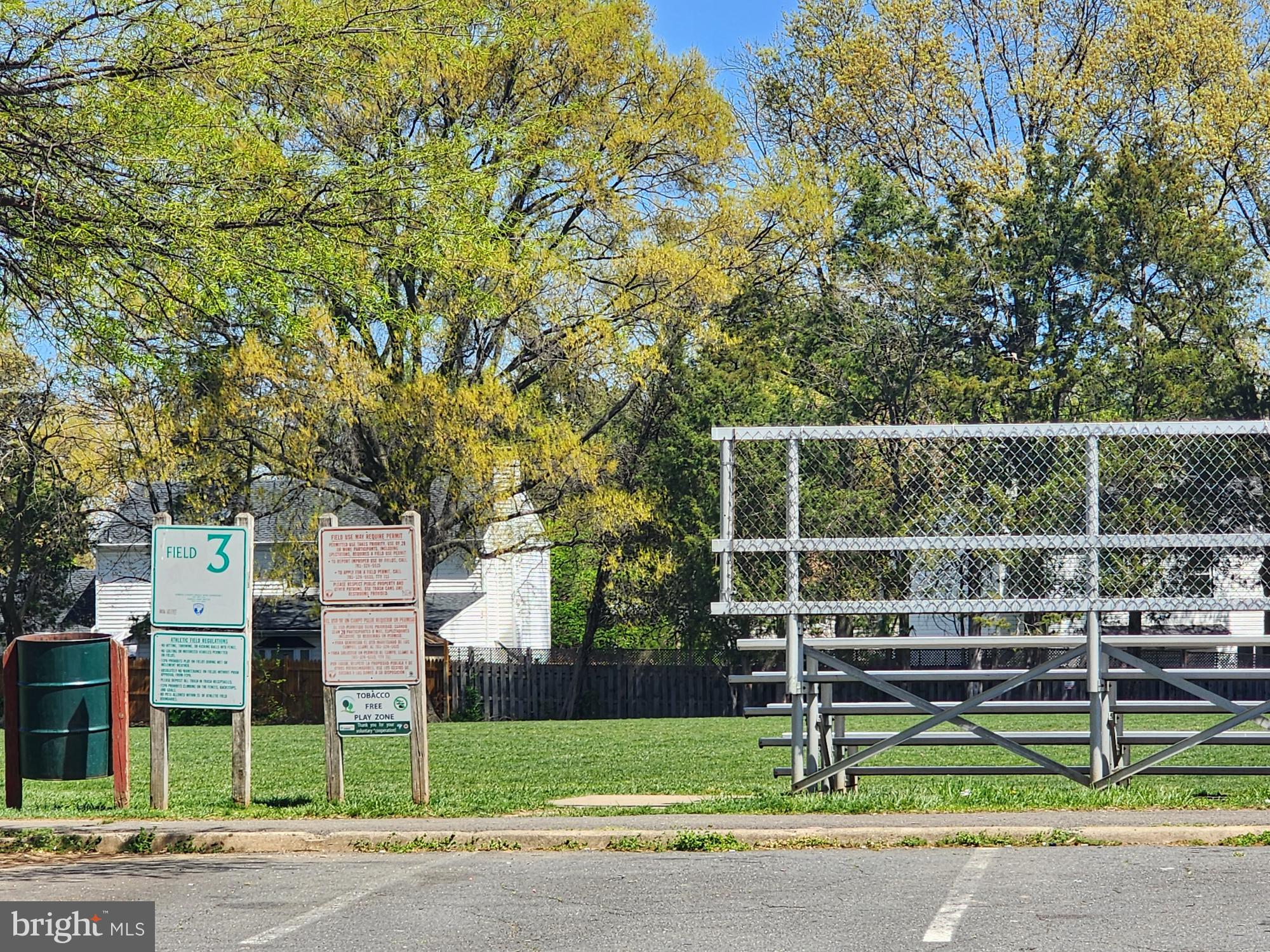 DULLES PARK TOWNHOUSES - Residential