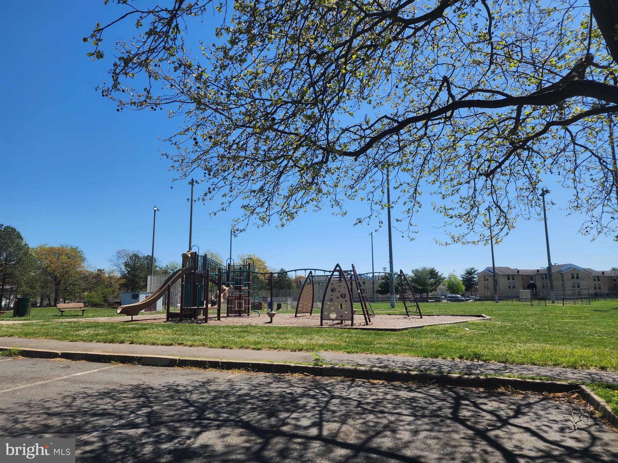DULLES PARK TOWNHOUSES - Residential