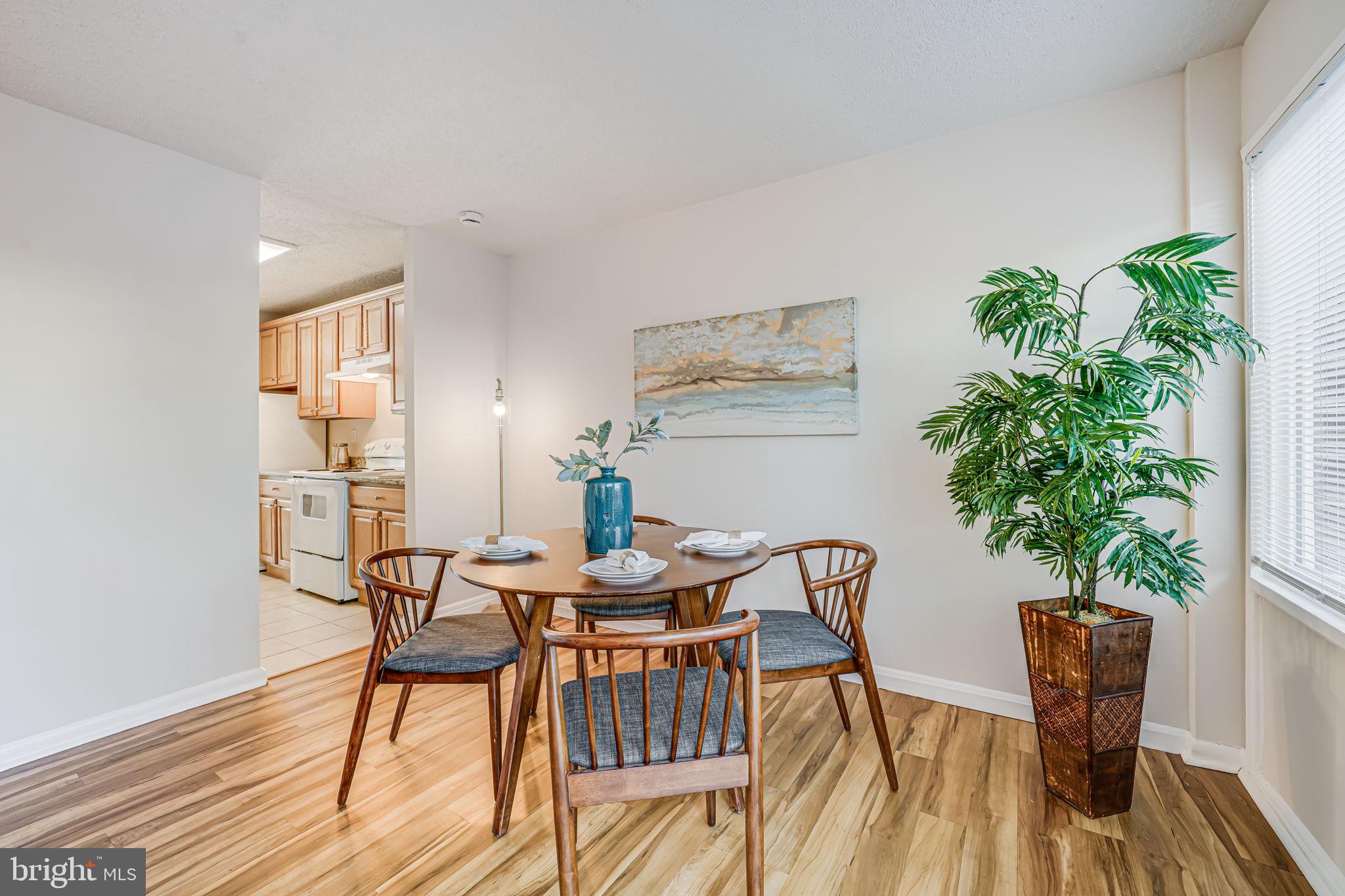 DULLES PARK TOWNHOUSES - Residential