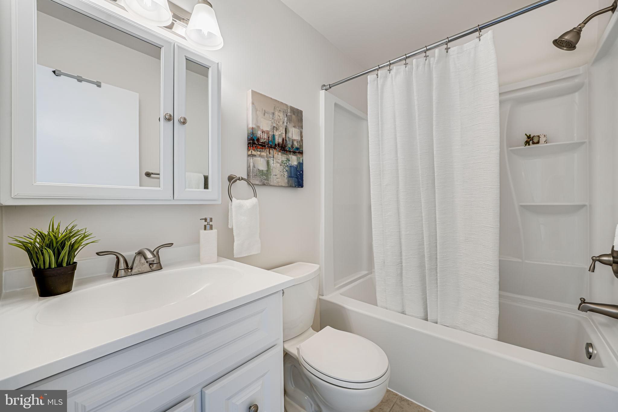 DULLES PARK TOWNHOUSES - Residential