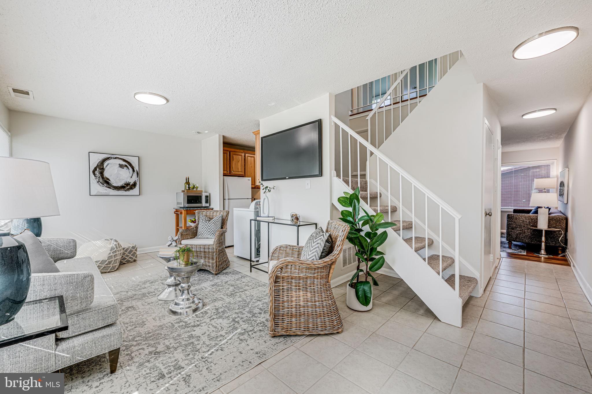 DULLES PARK TOWNHOUSES - Residential