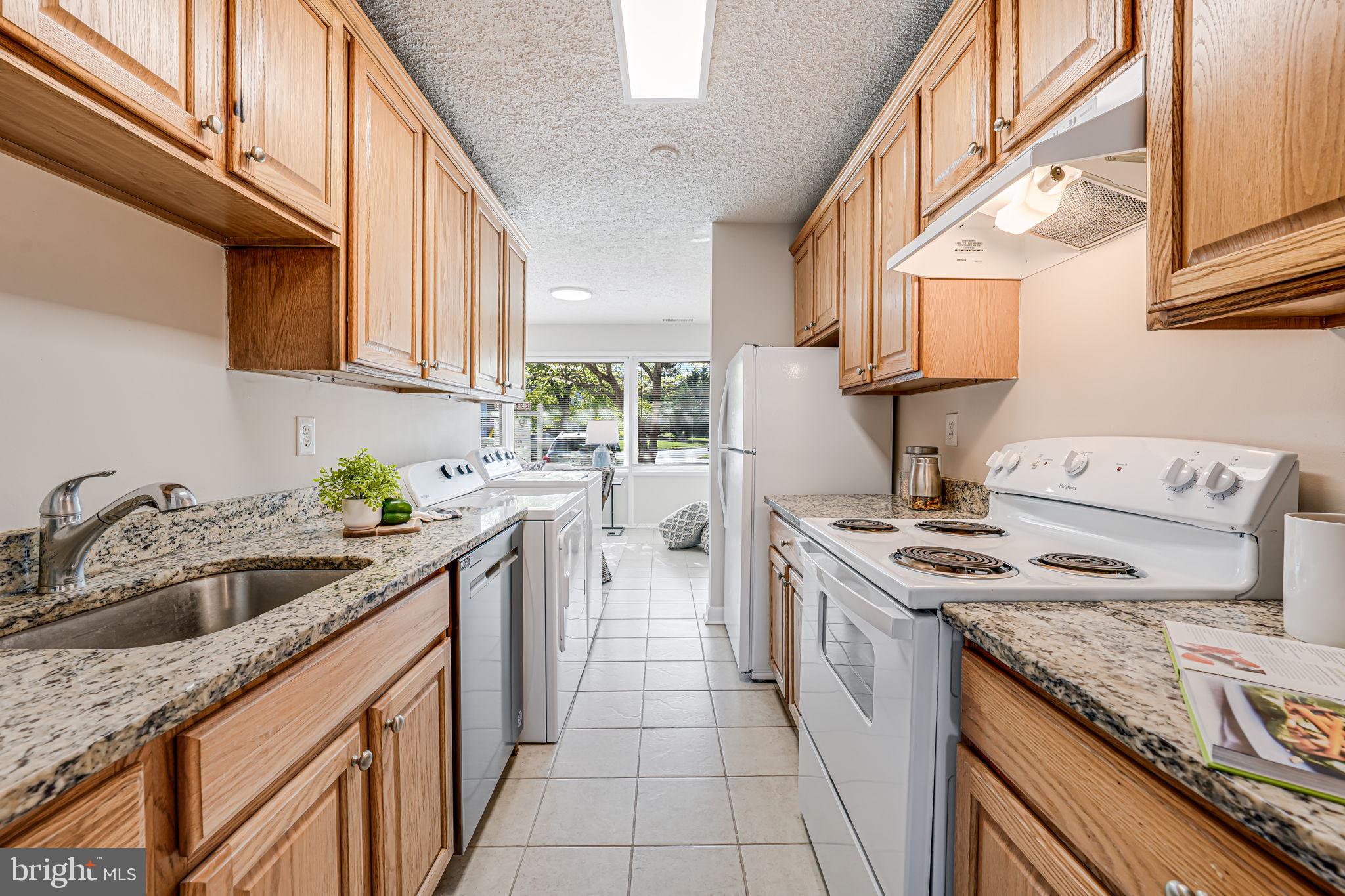 DULLES PARK TOWNHOUSES - Residential