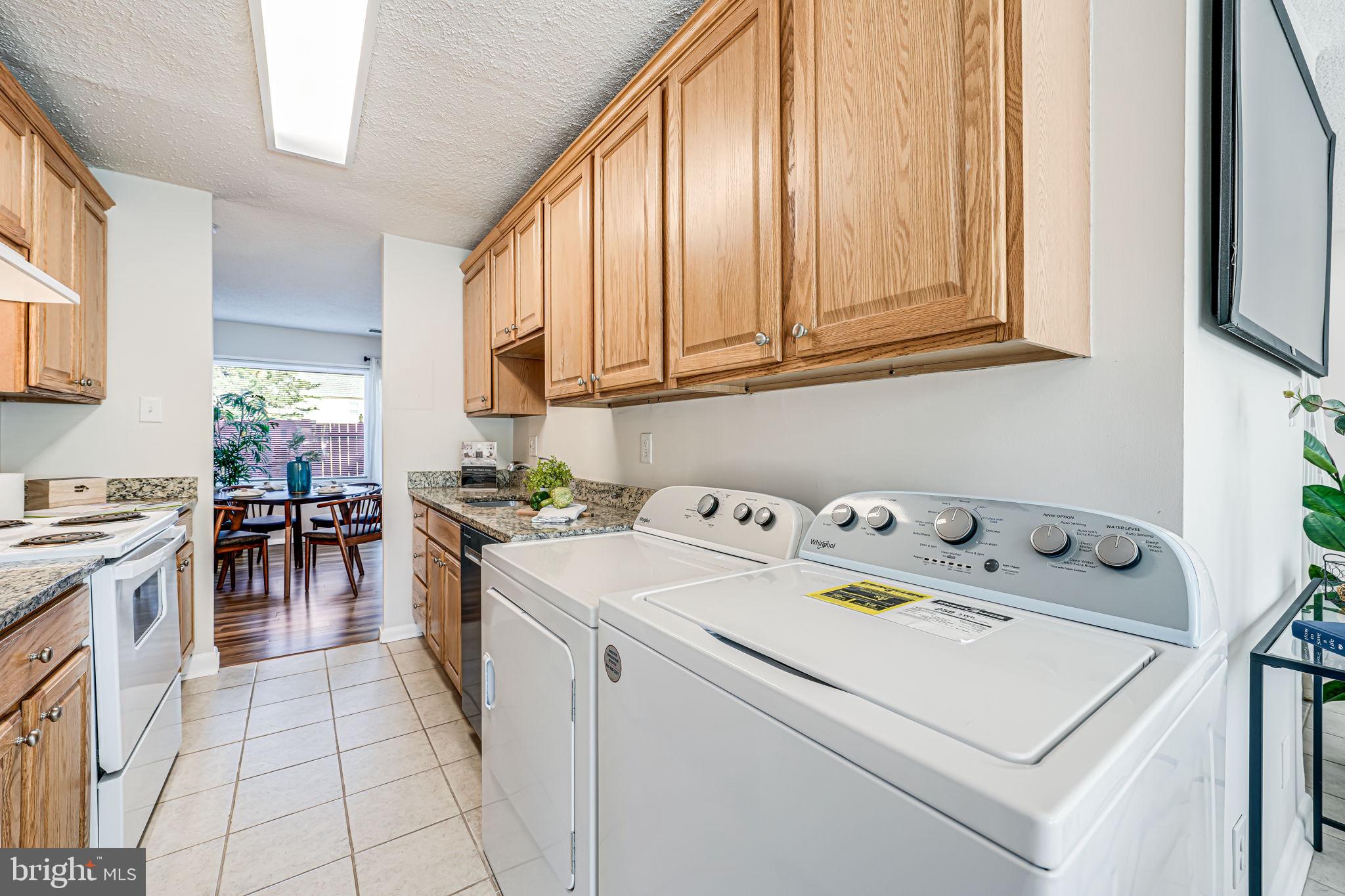 DULLES PARK TOWNHOUSES - Residential