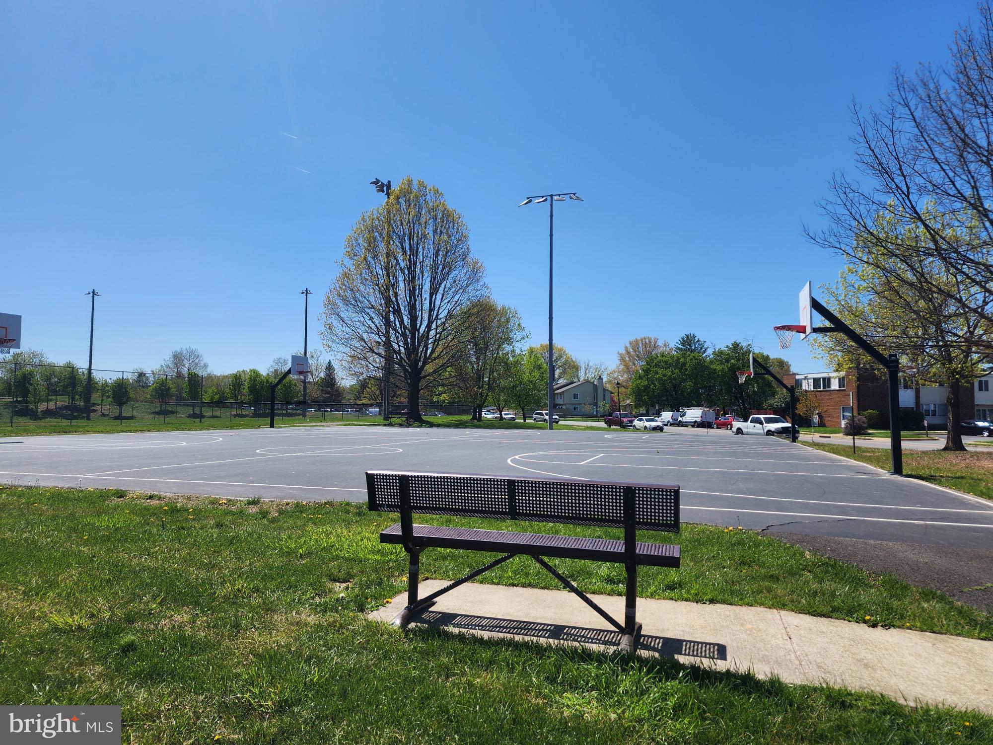 DULLES PARK TOWNHOUSES - Residential