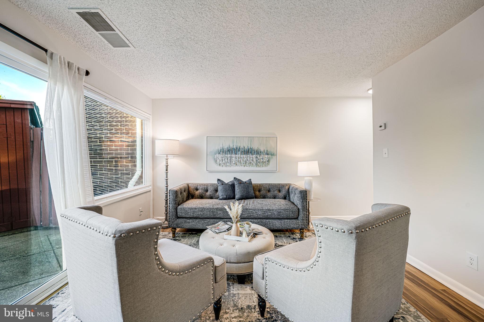 DULLES PARK TOWNHOUSES - Residential