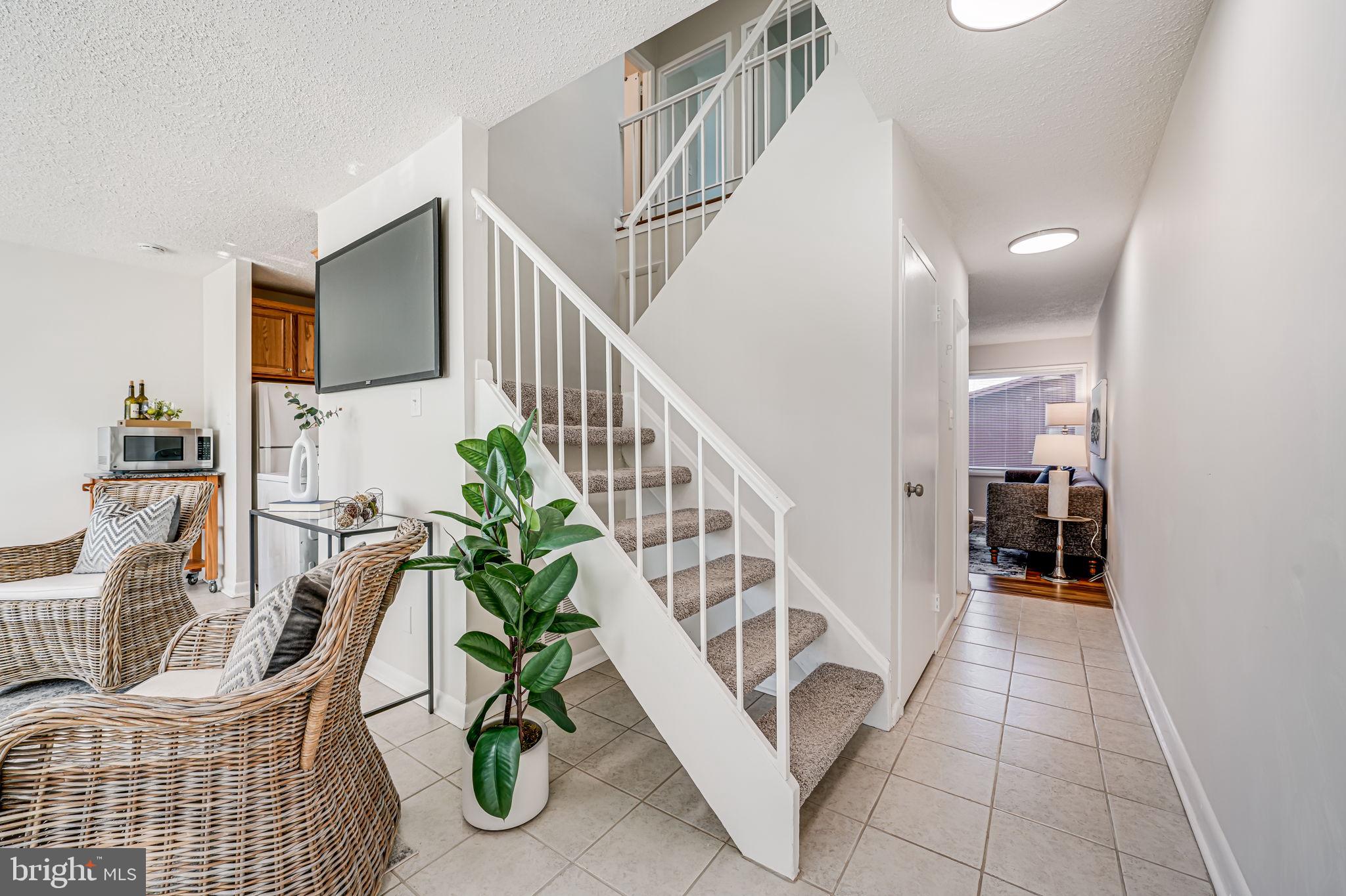 DULLES PARK TOWNHOUSES - Residential