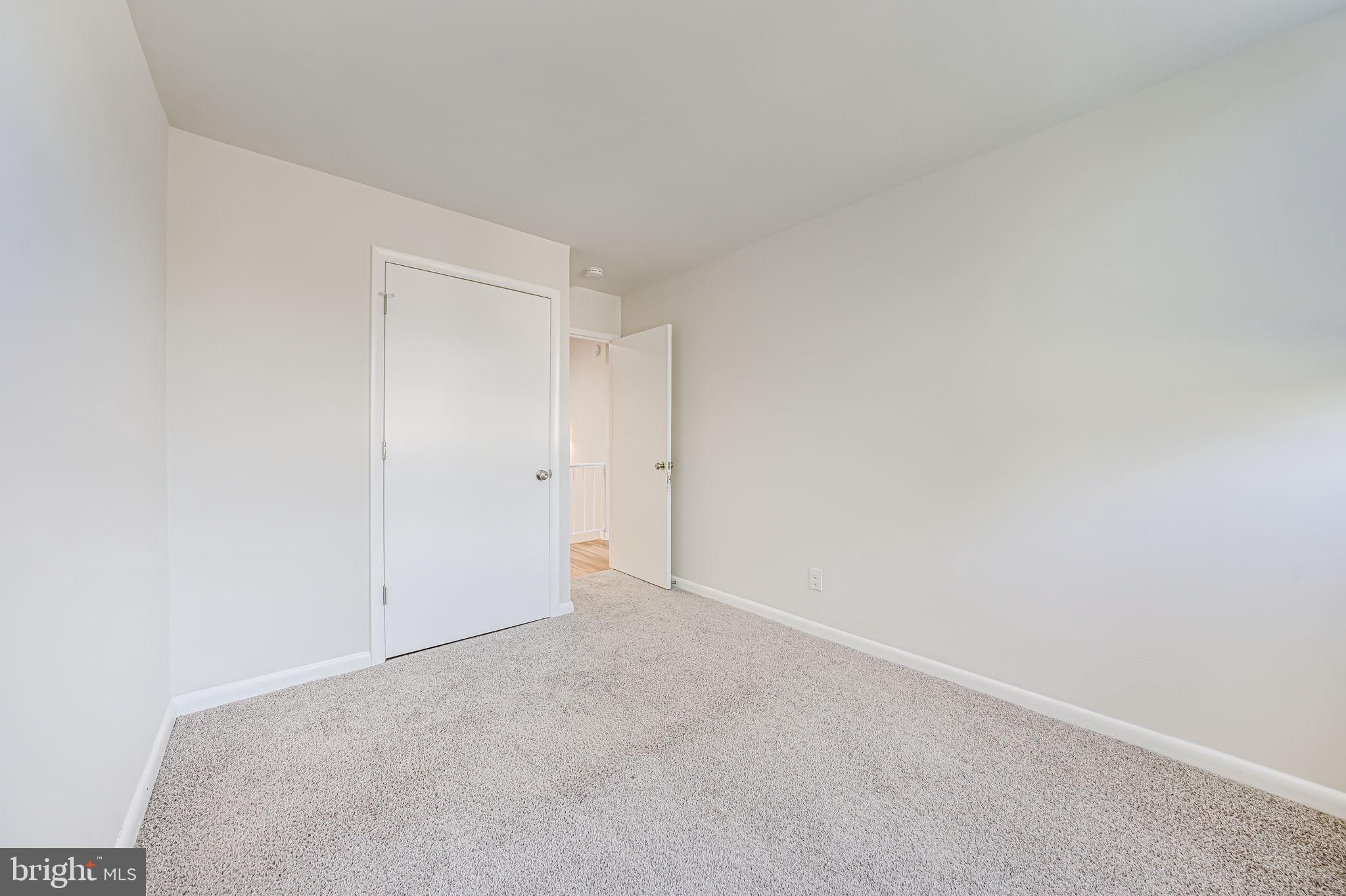 DULLES PARK TOWNHOUSES - Residential