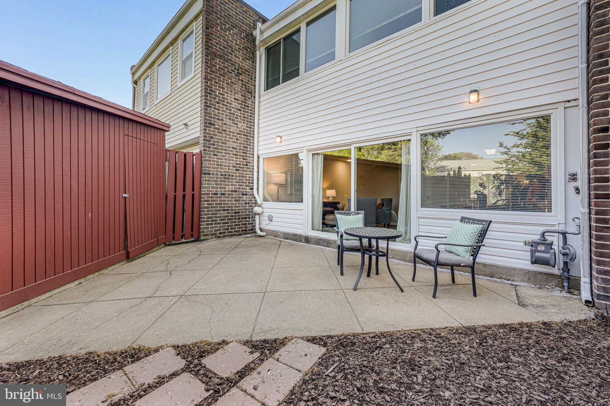 DULLES PARK TOWNHOUSES - Residential