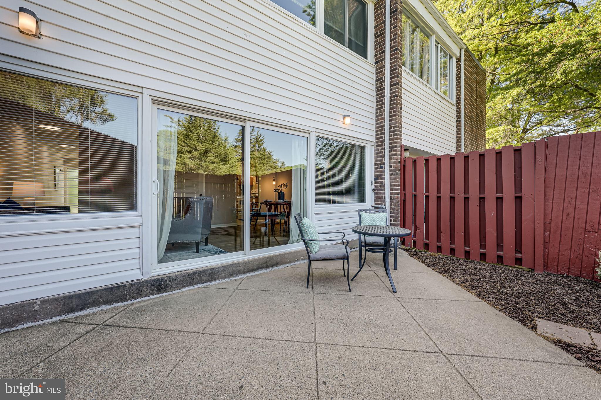 DULLES PARK TOWNHOUSES - Residential