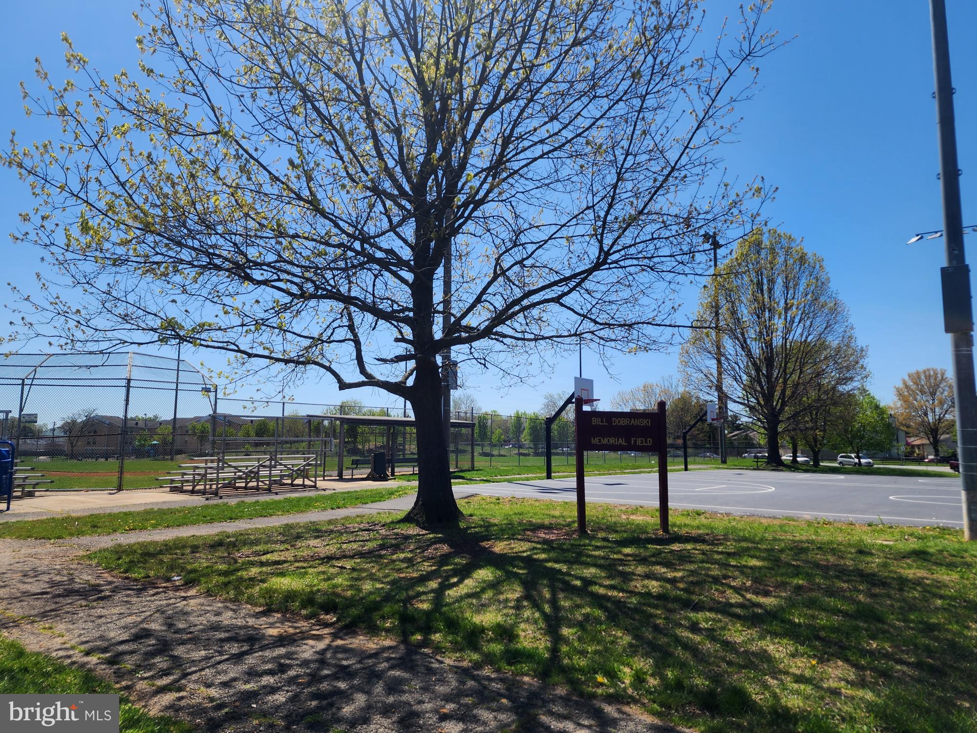 DULLES PARK TOWNHOUSES - Residential