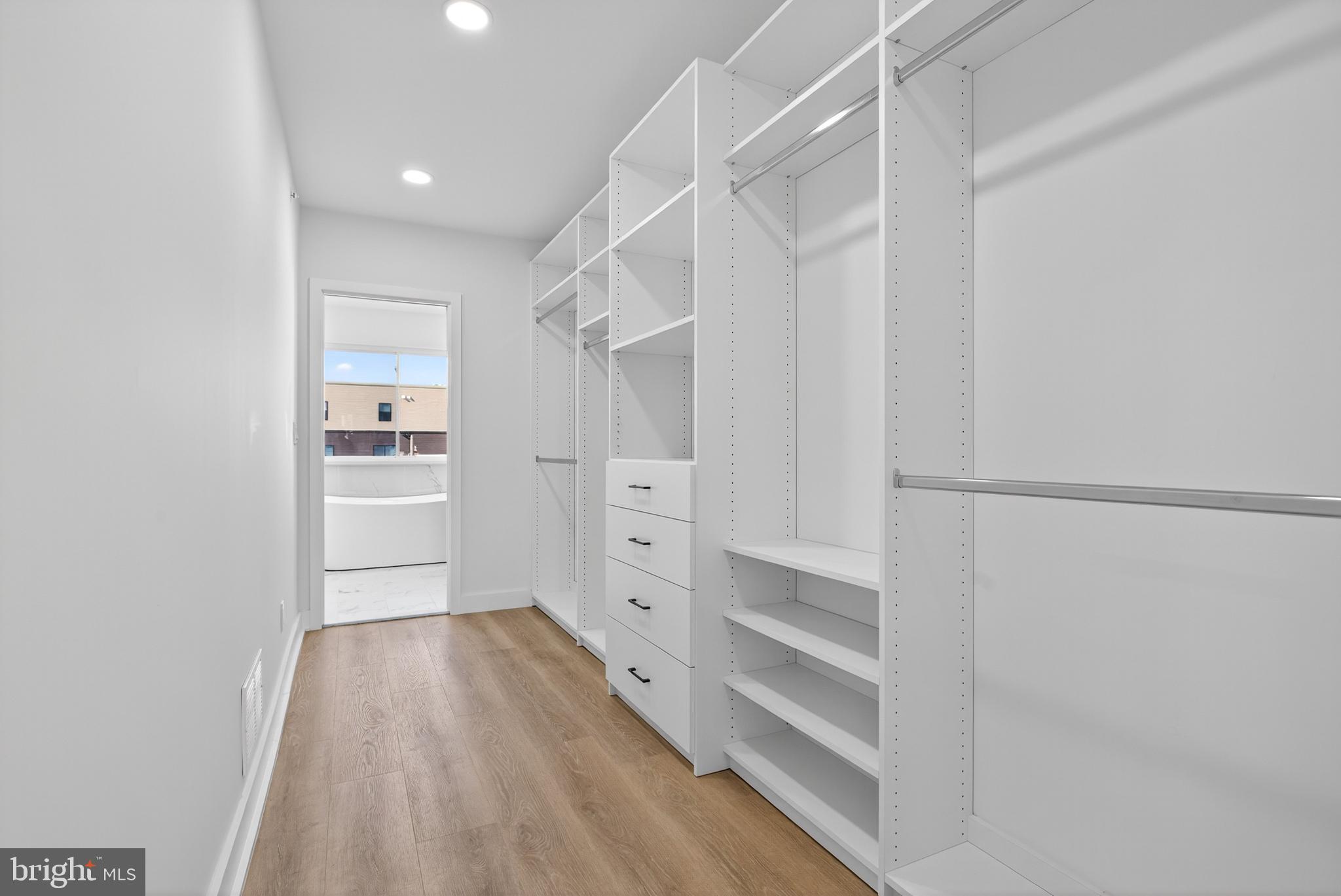 PORT RICHMOND - Residential