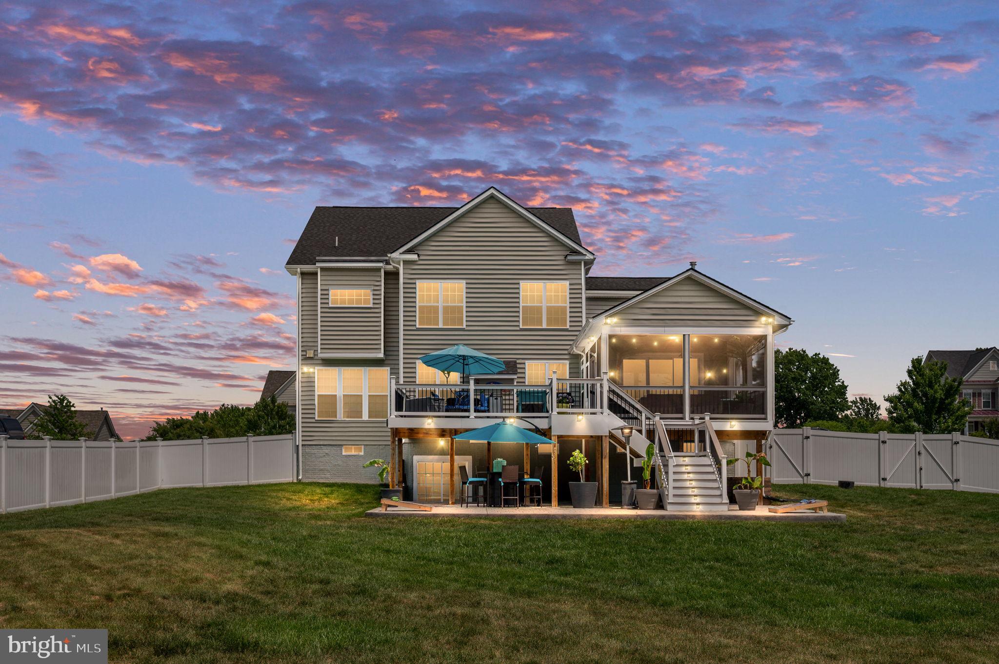 8626 WHITE FOX CIRCLE