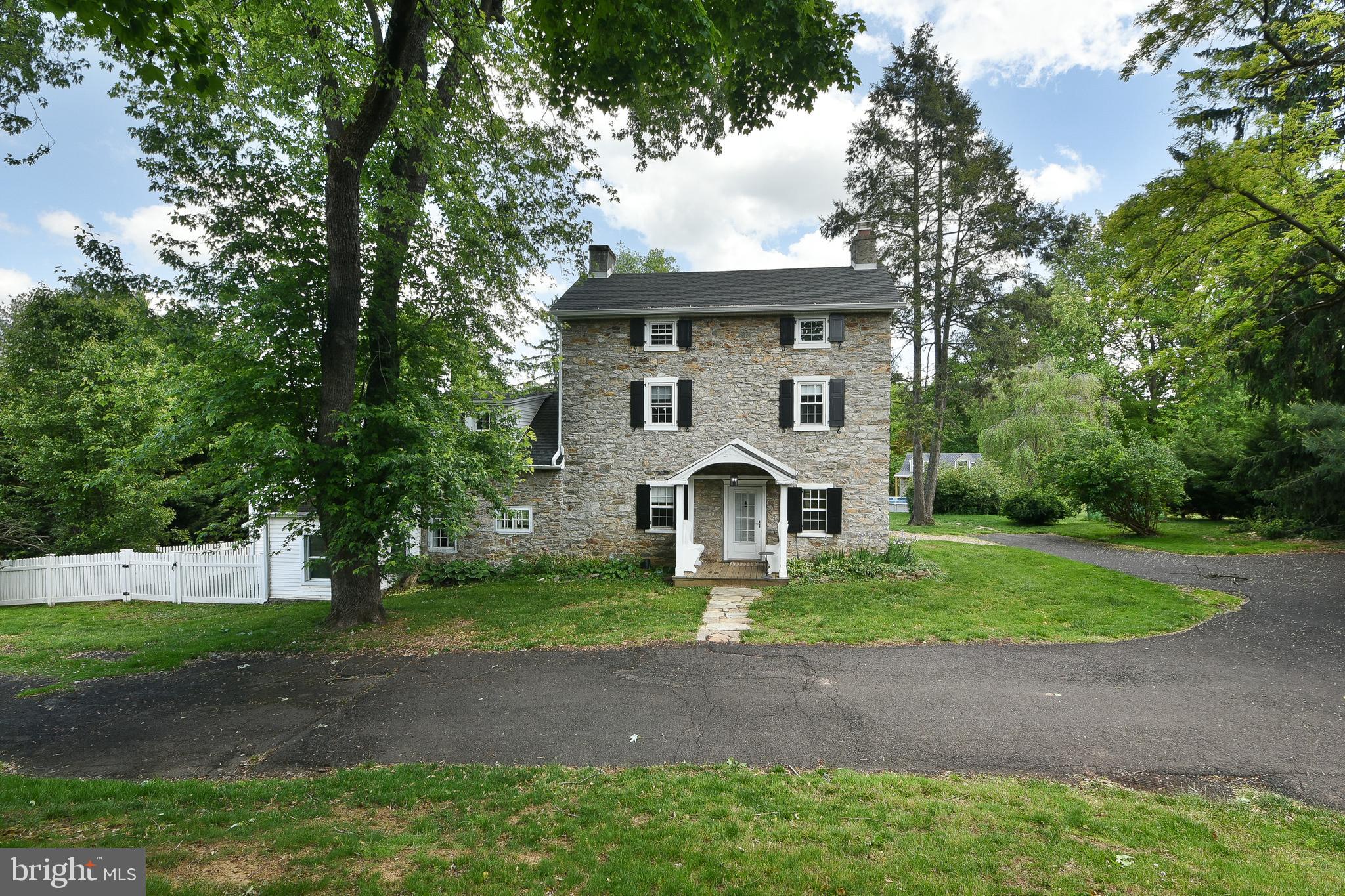 966 PAIGE COURT