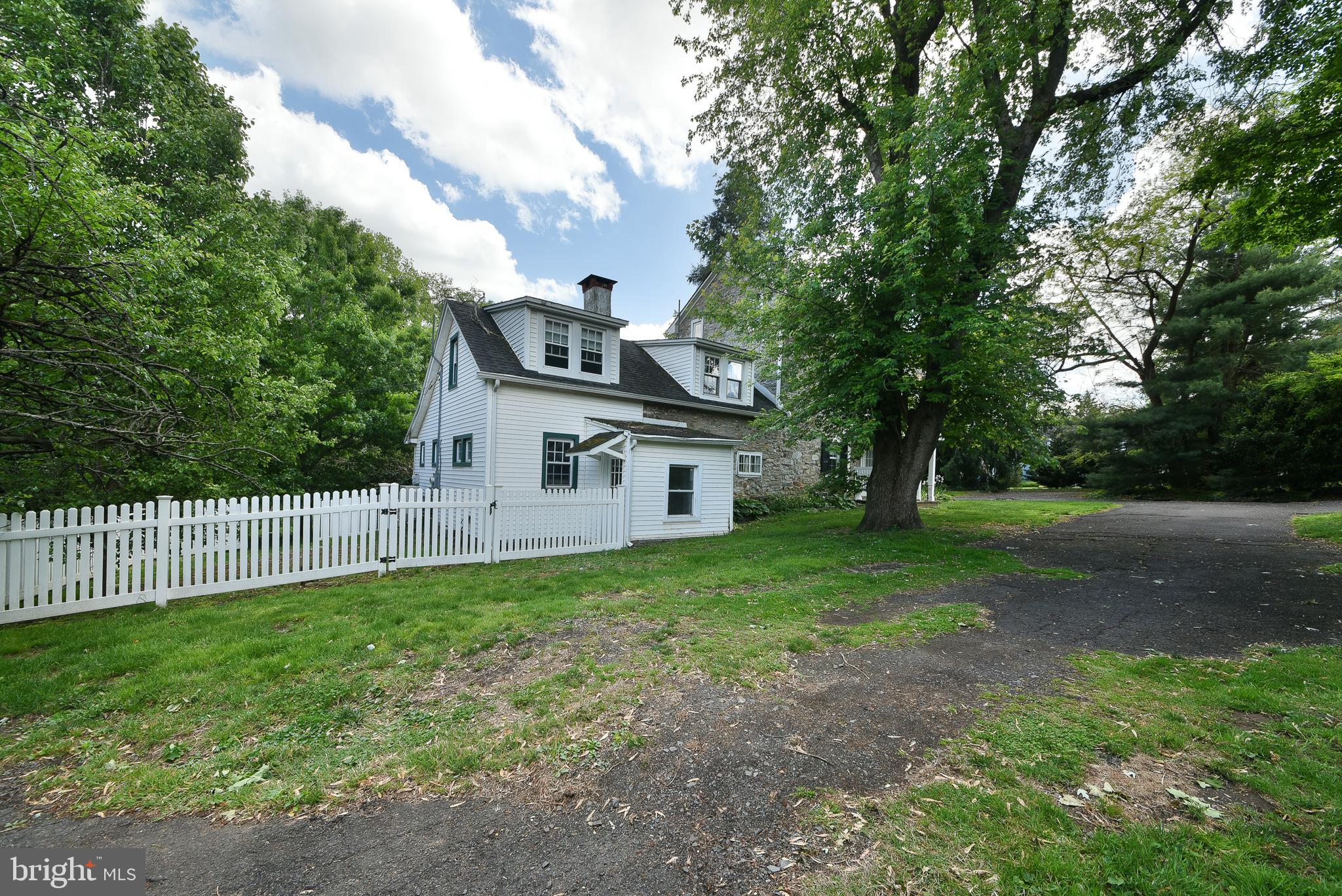966 PAIGE COURT