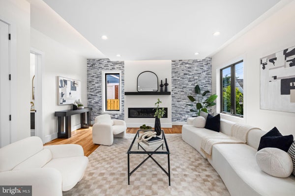 6424 29TH ST N, ARLINGTON, VA 22207 - Image afa8976a5569da6d2daf9c2814fbb87d/3213859182