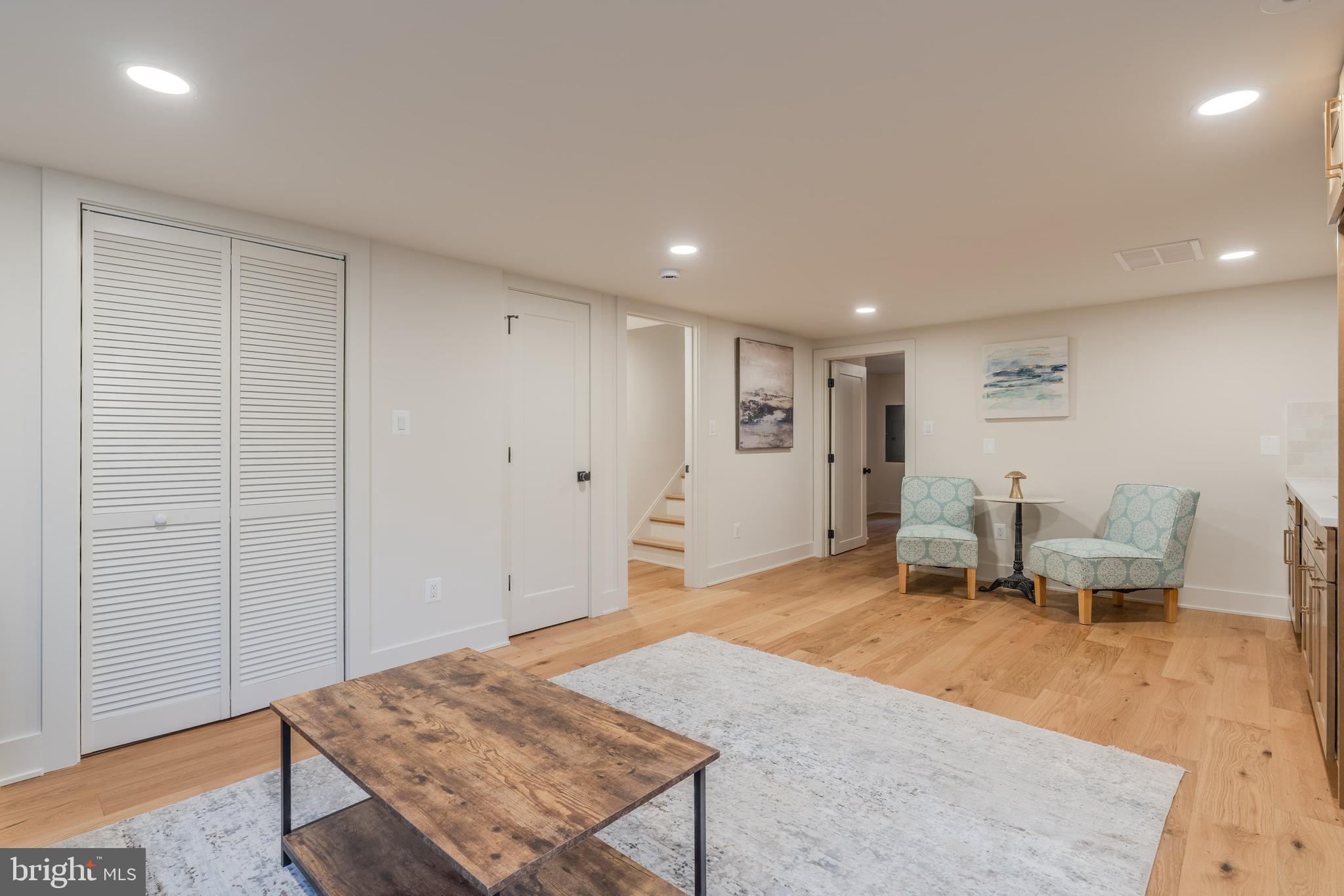 WARWICK VILLAGE - Residential