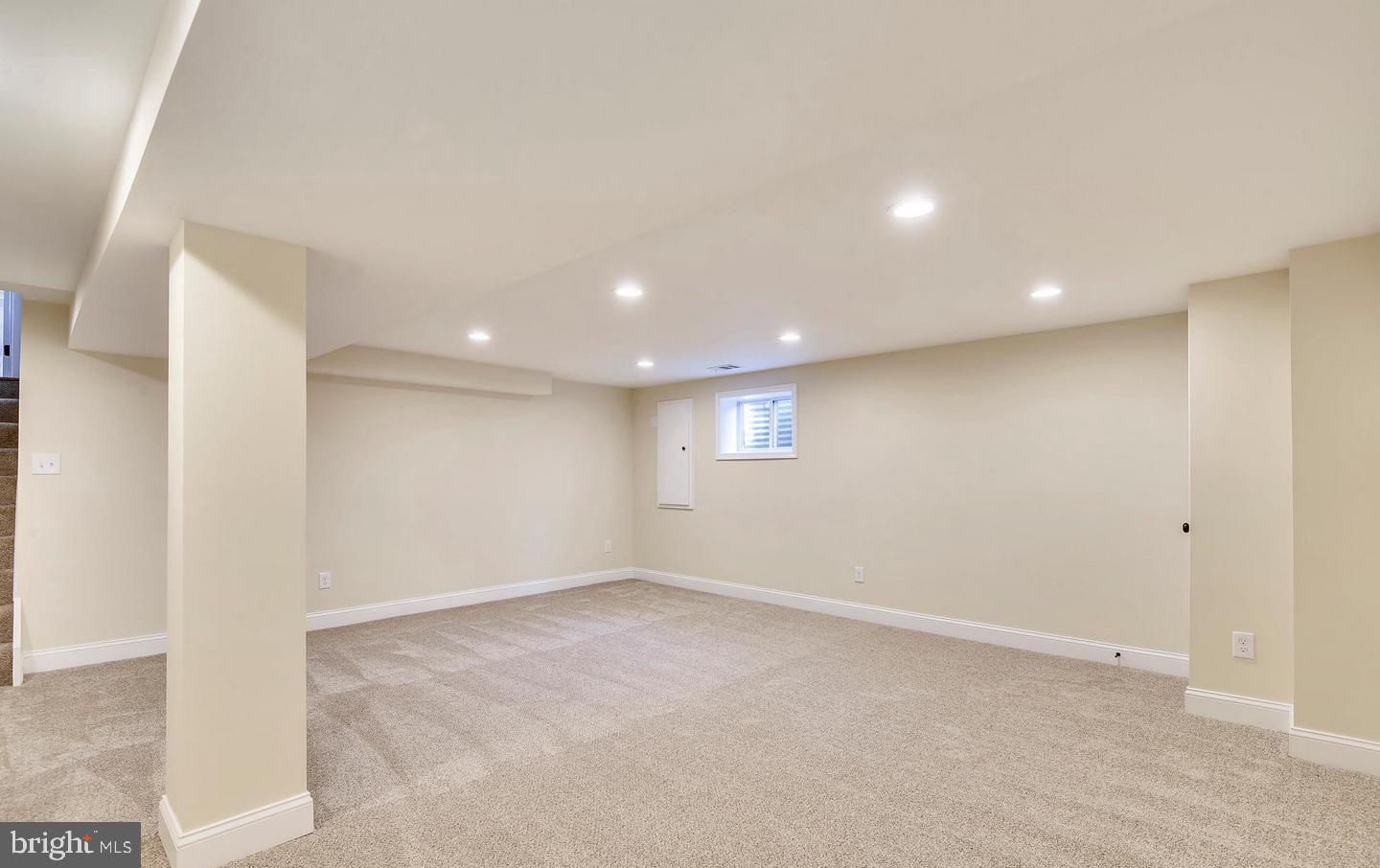 MANOR WOODS - Residential Lease