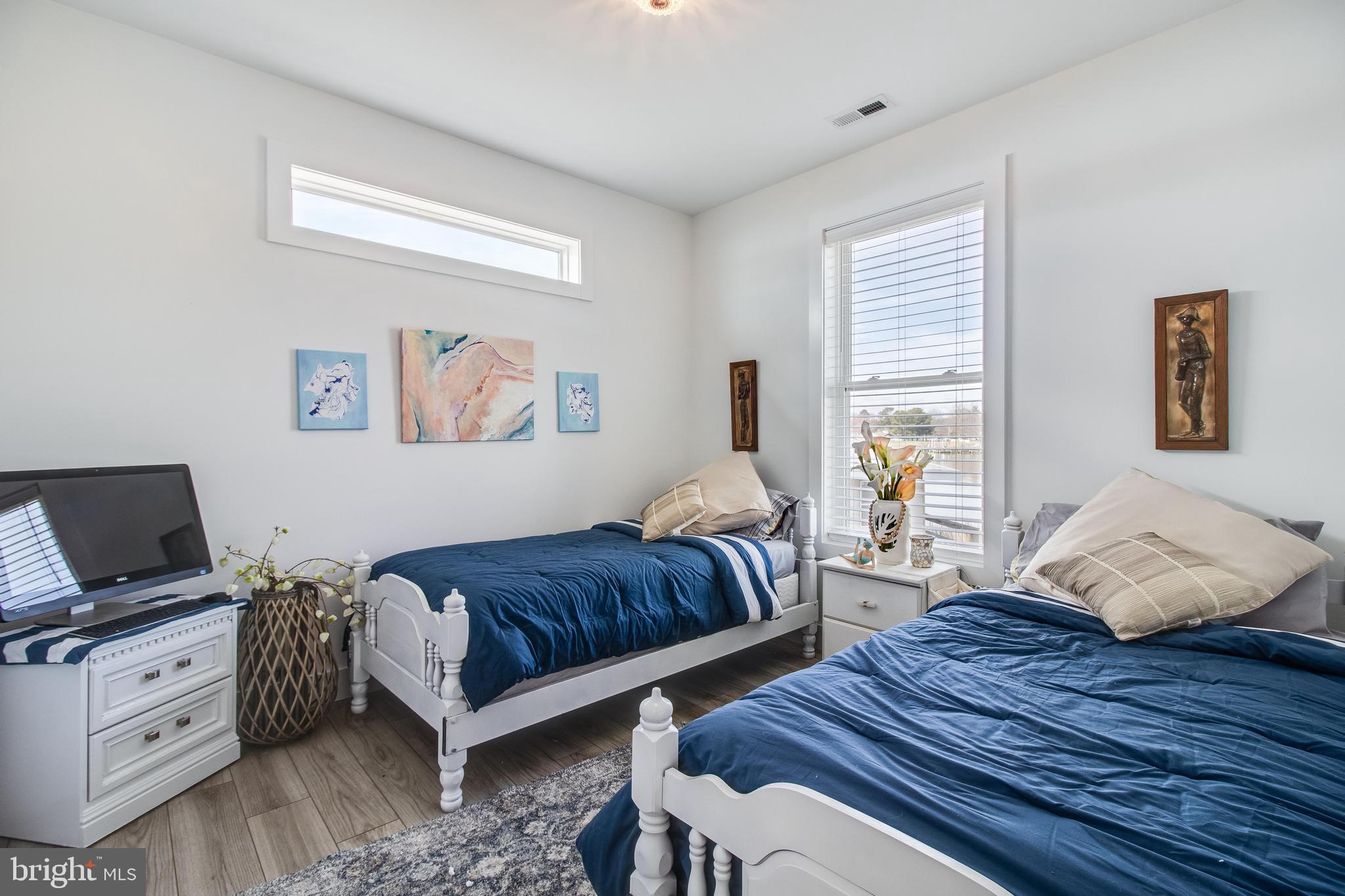 GOLDEN BEACH - Residential