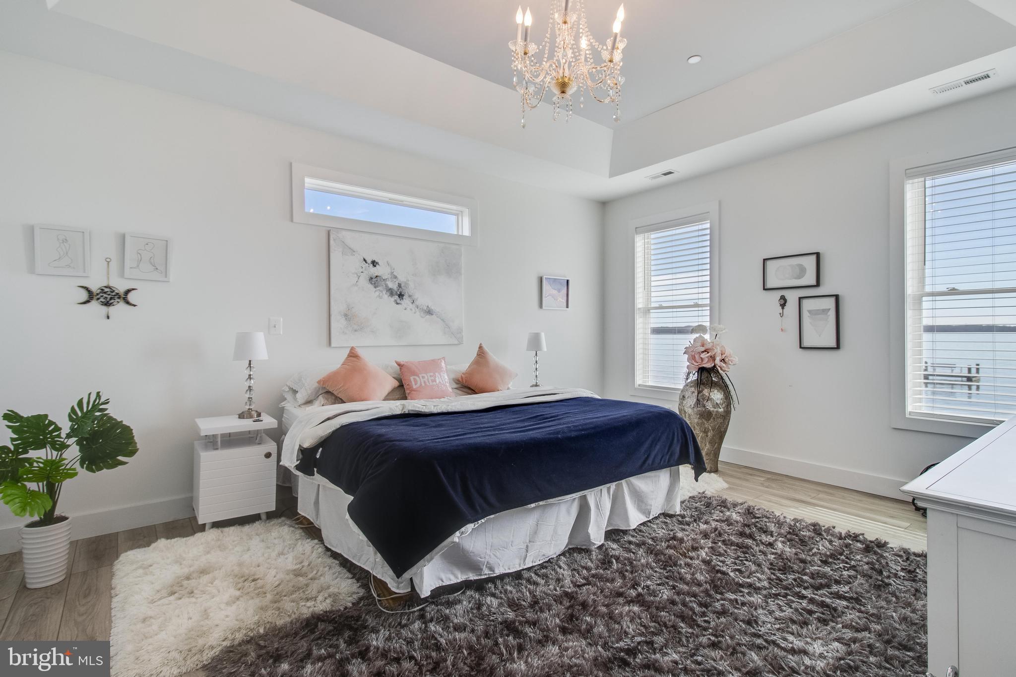 GOLDEN BEACH - Residential