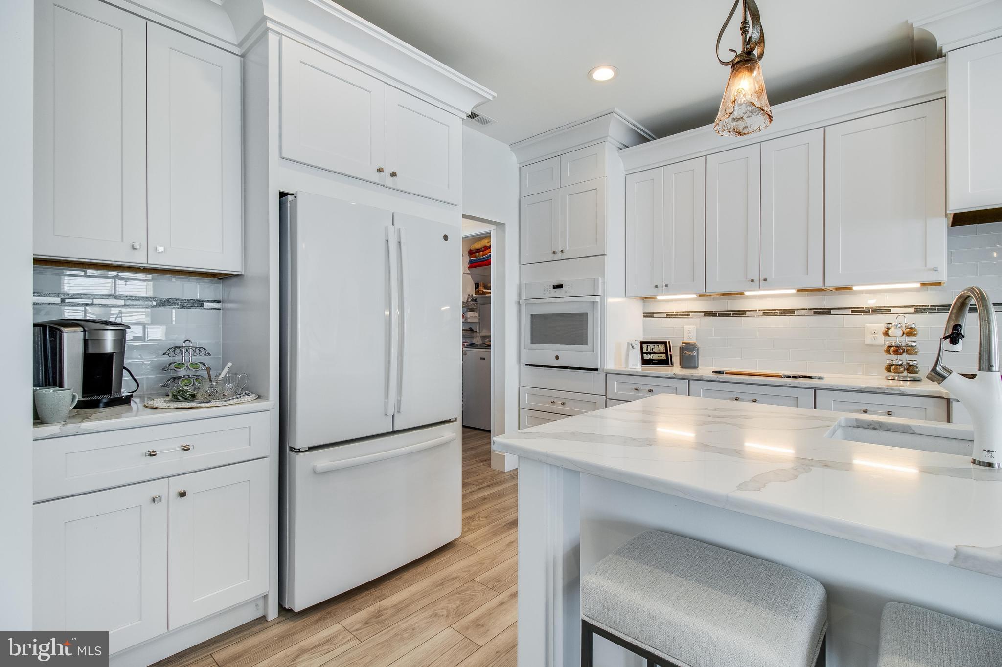 GOLDEN BEACH - Residential