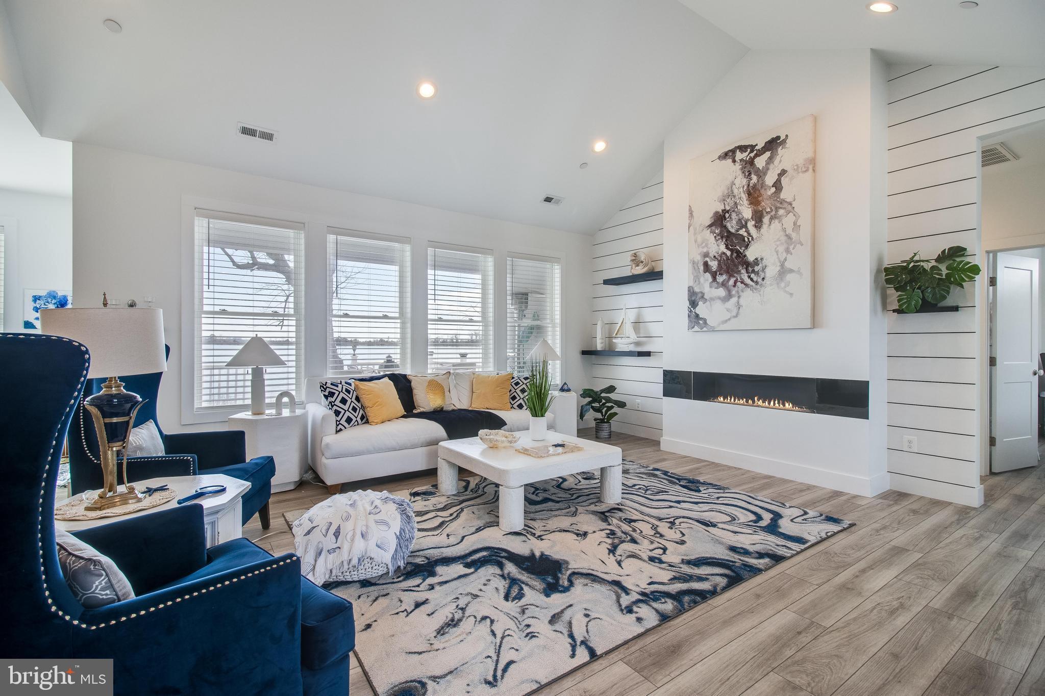 GOLDEN BEACH - Residential