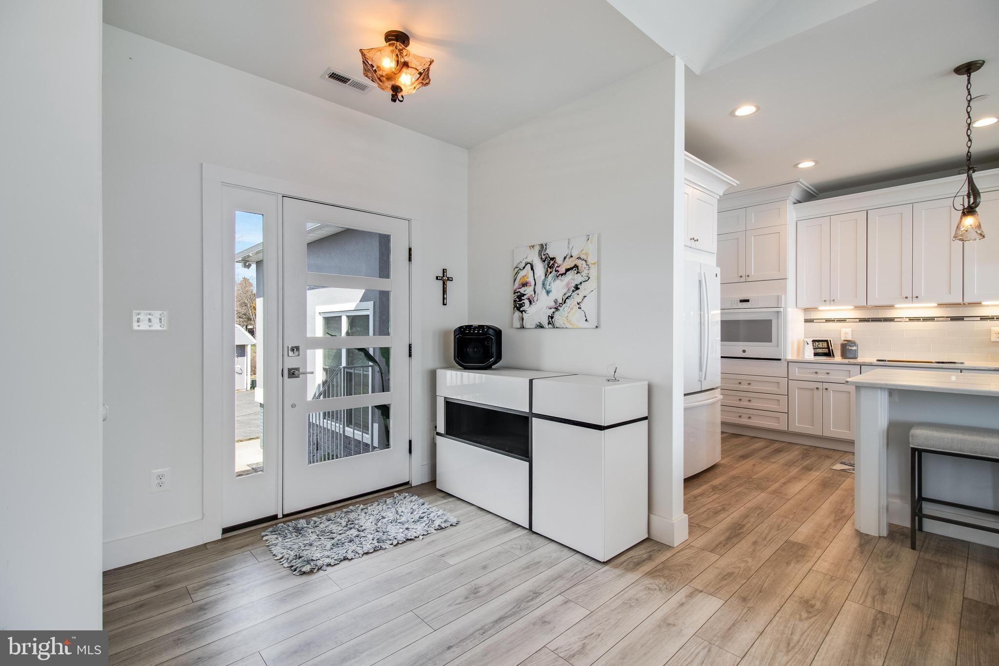 GOLDEN BEACH - Residential