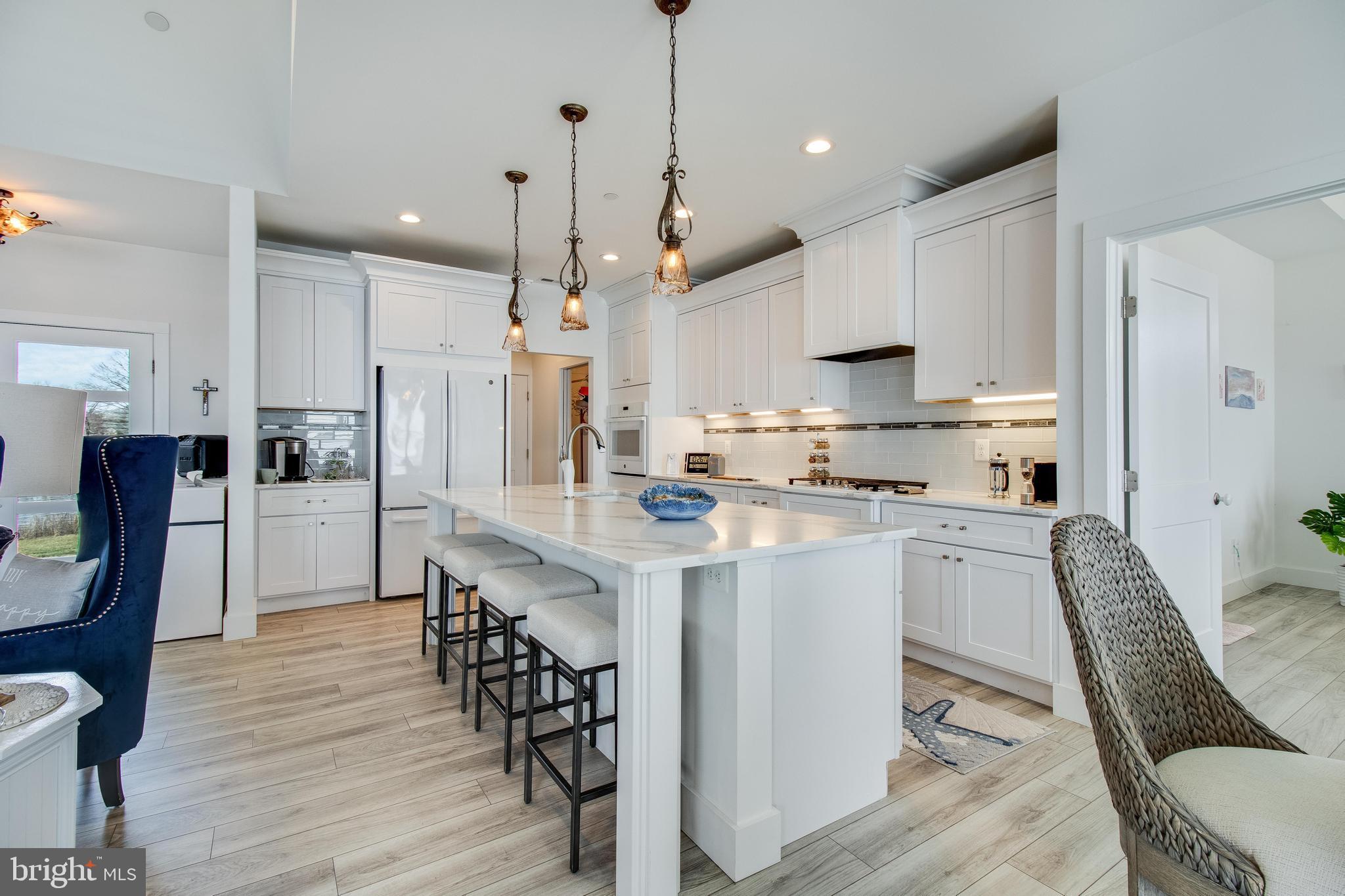 GOLDEN BEACH - Residential