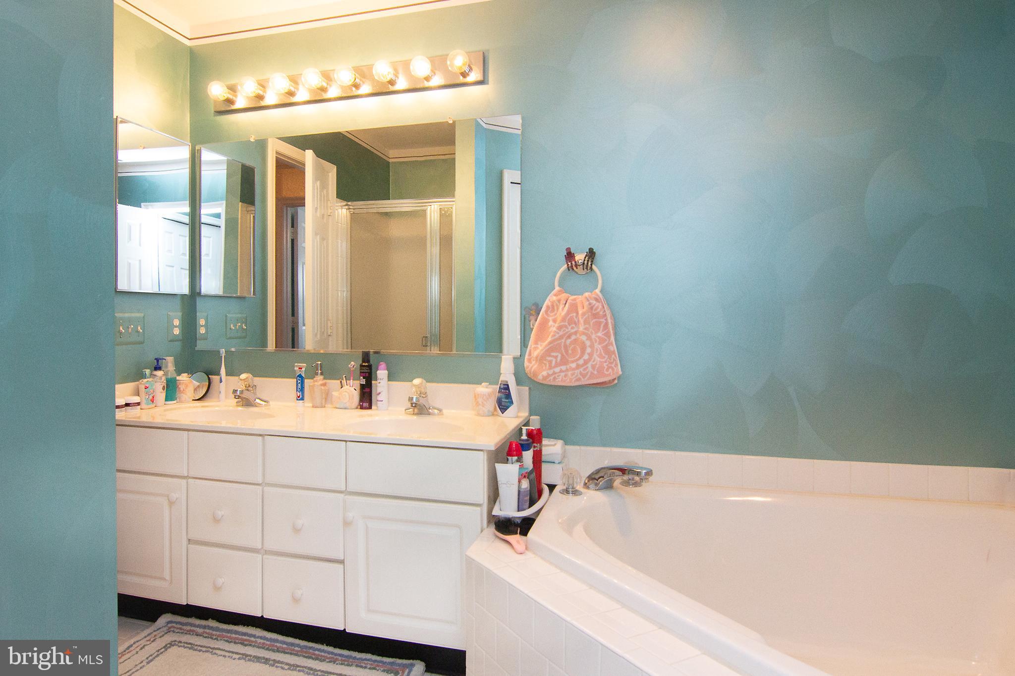 HUNTERS CROSSING - Residential