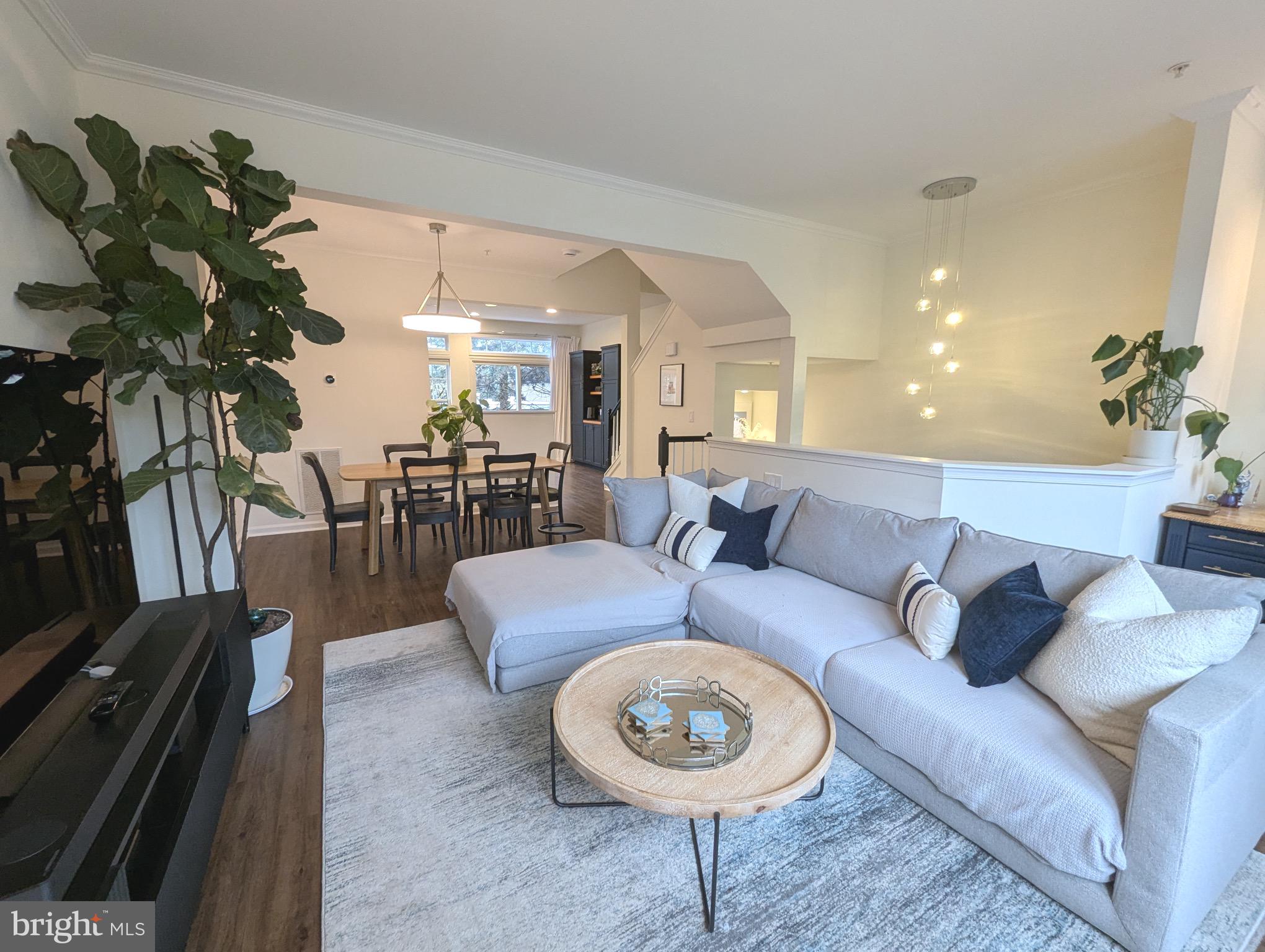 HUNTINGTON GROVE - Residential Lease