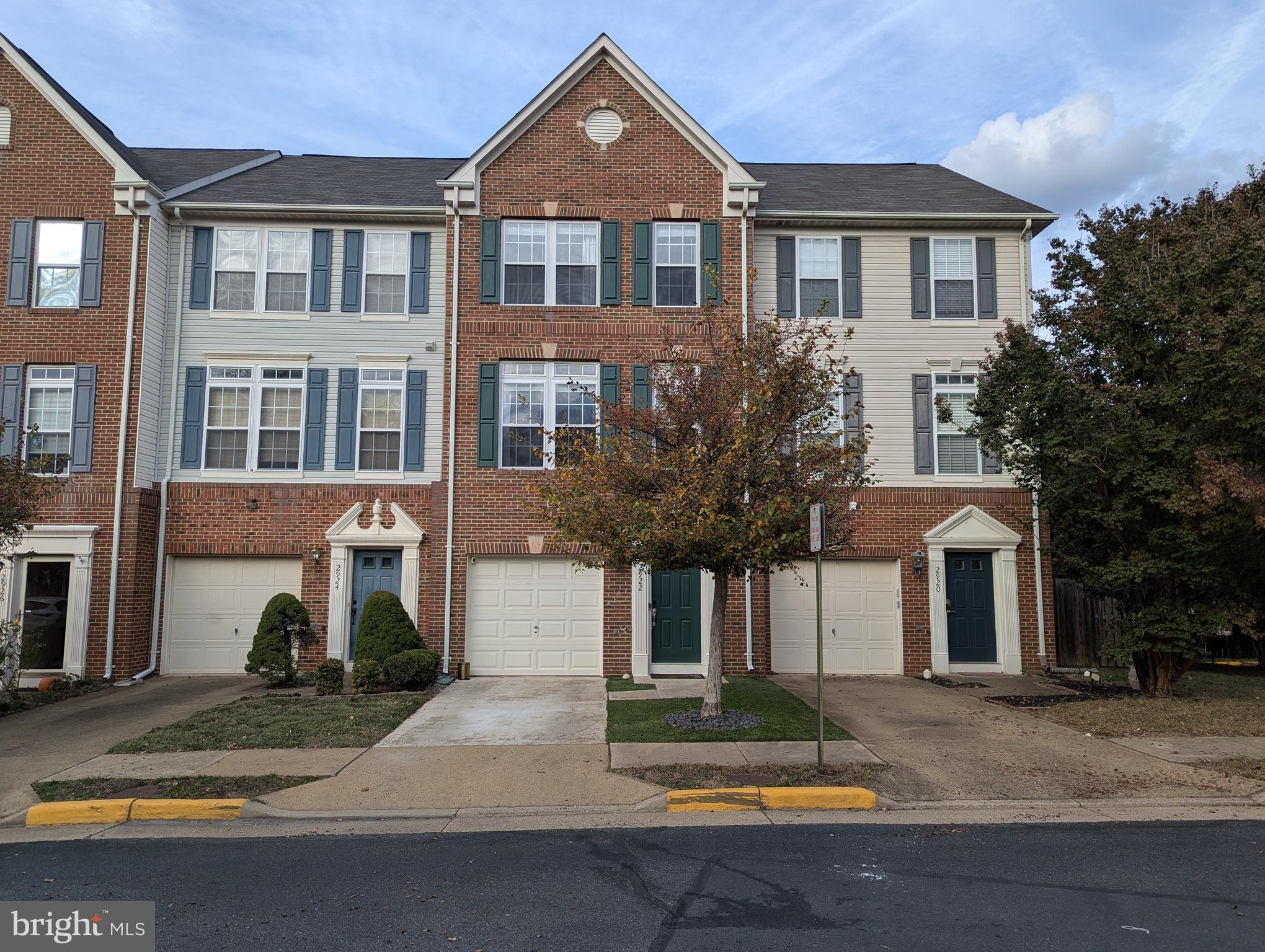 HUNTINGTON GROVE - Residential Lease