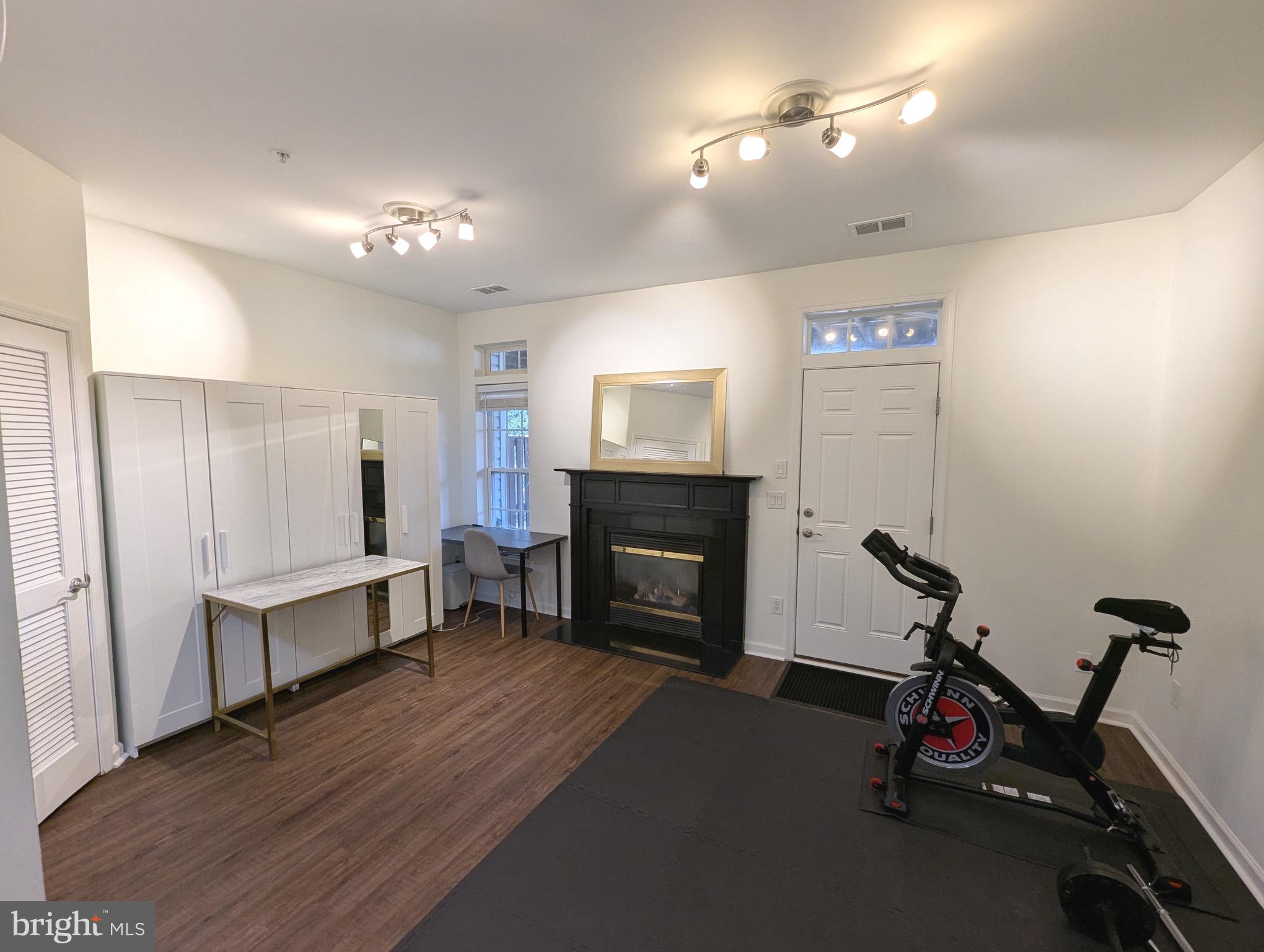 HUNTINGTON GROVE - Residential Lease