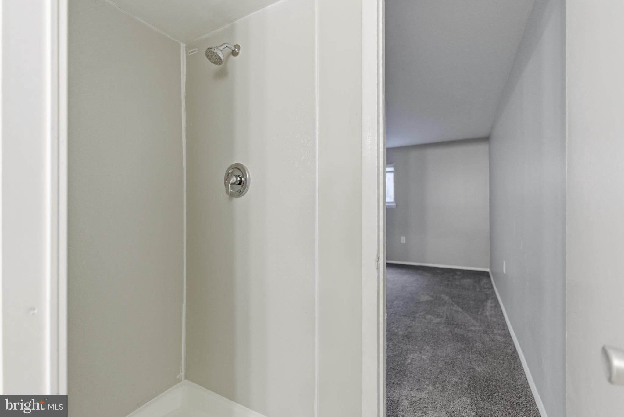 MONTGOMERY VILLAGE - Residential Lease