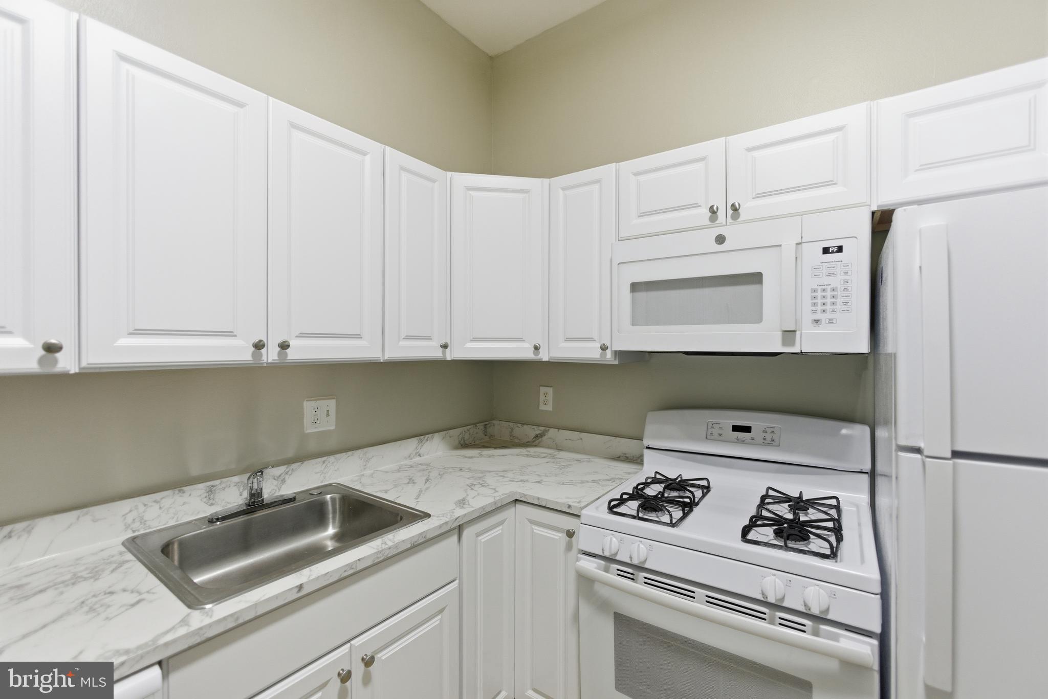 MONTGOMERY VILLAGE - Residential Lease