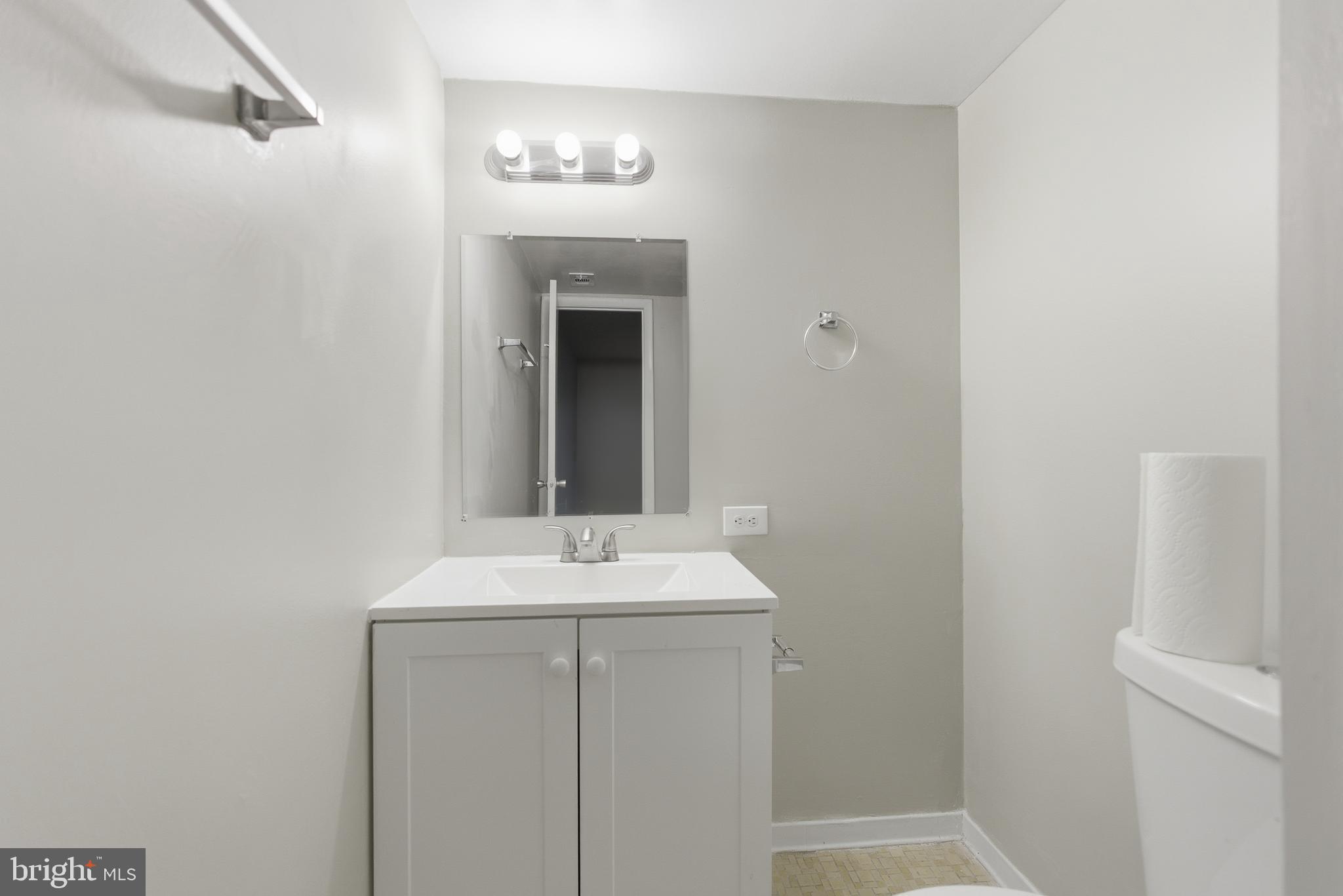 MONTGOMERY VILLAGE - Residential Lease