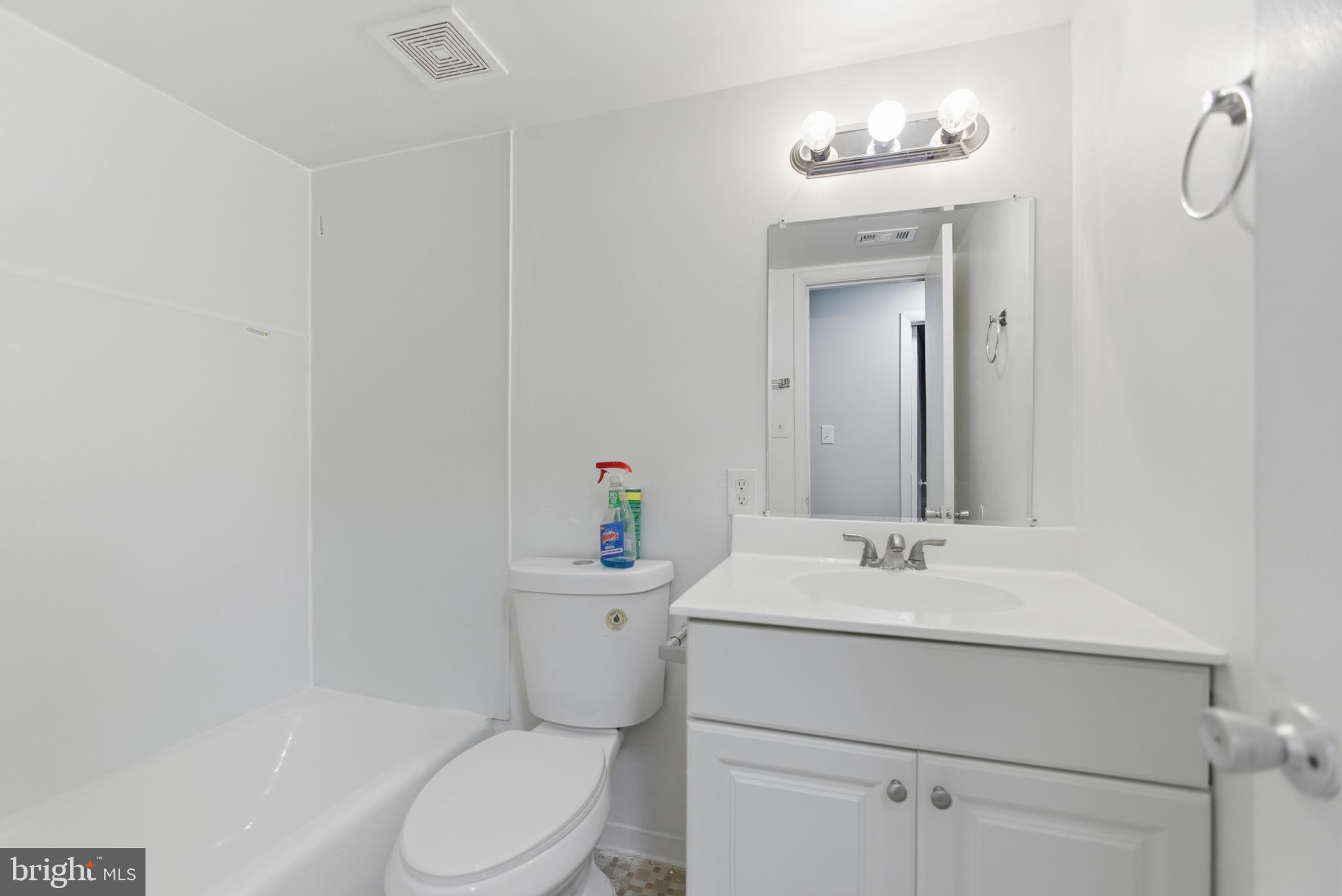 MONTGOMERY VILLAGE - Residential Lease