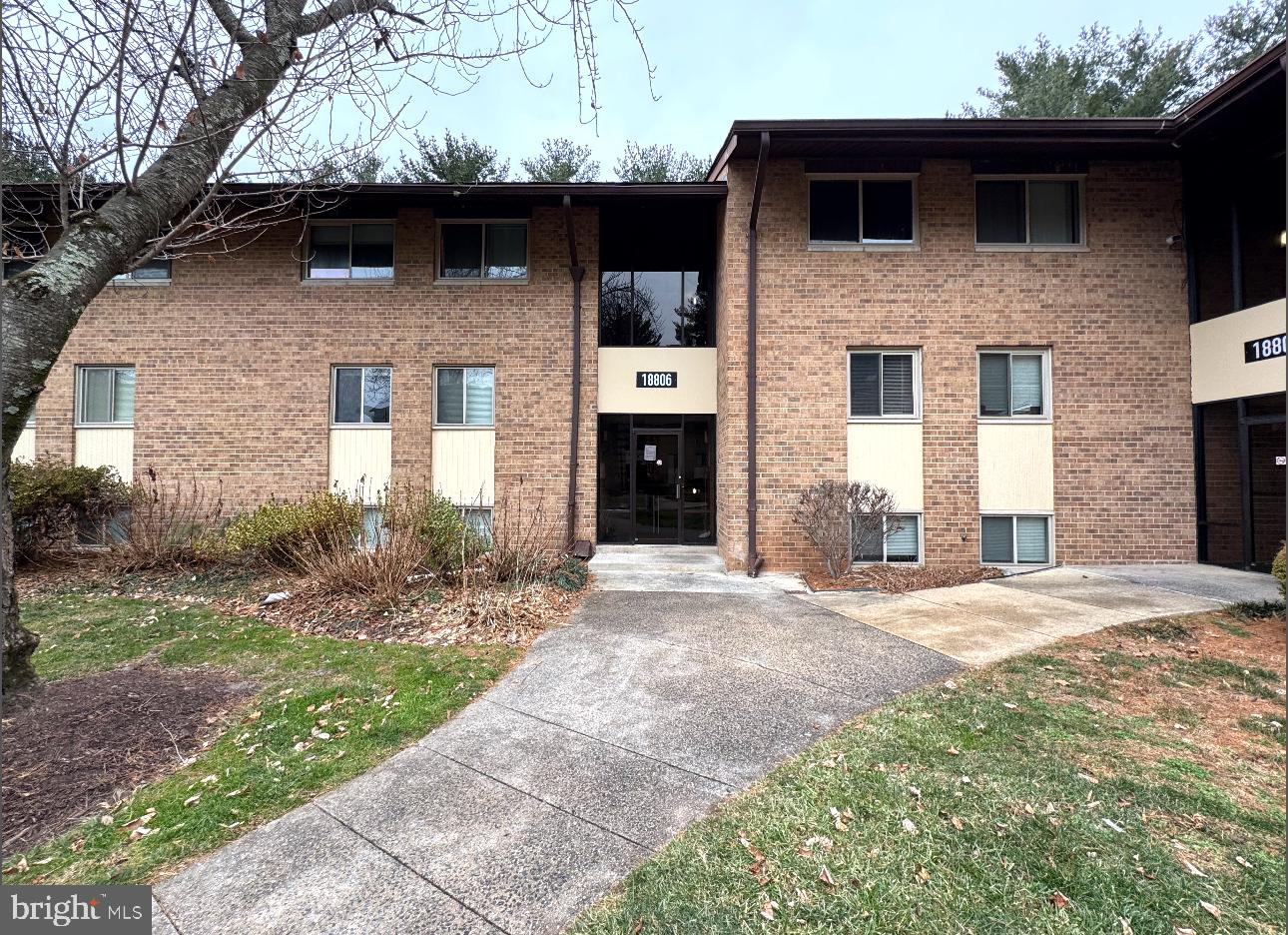 MONTGOMERY VILLAGE - Residential Lease