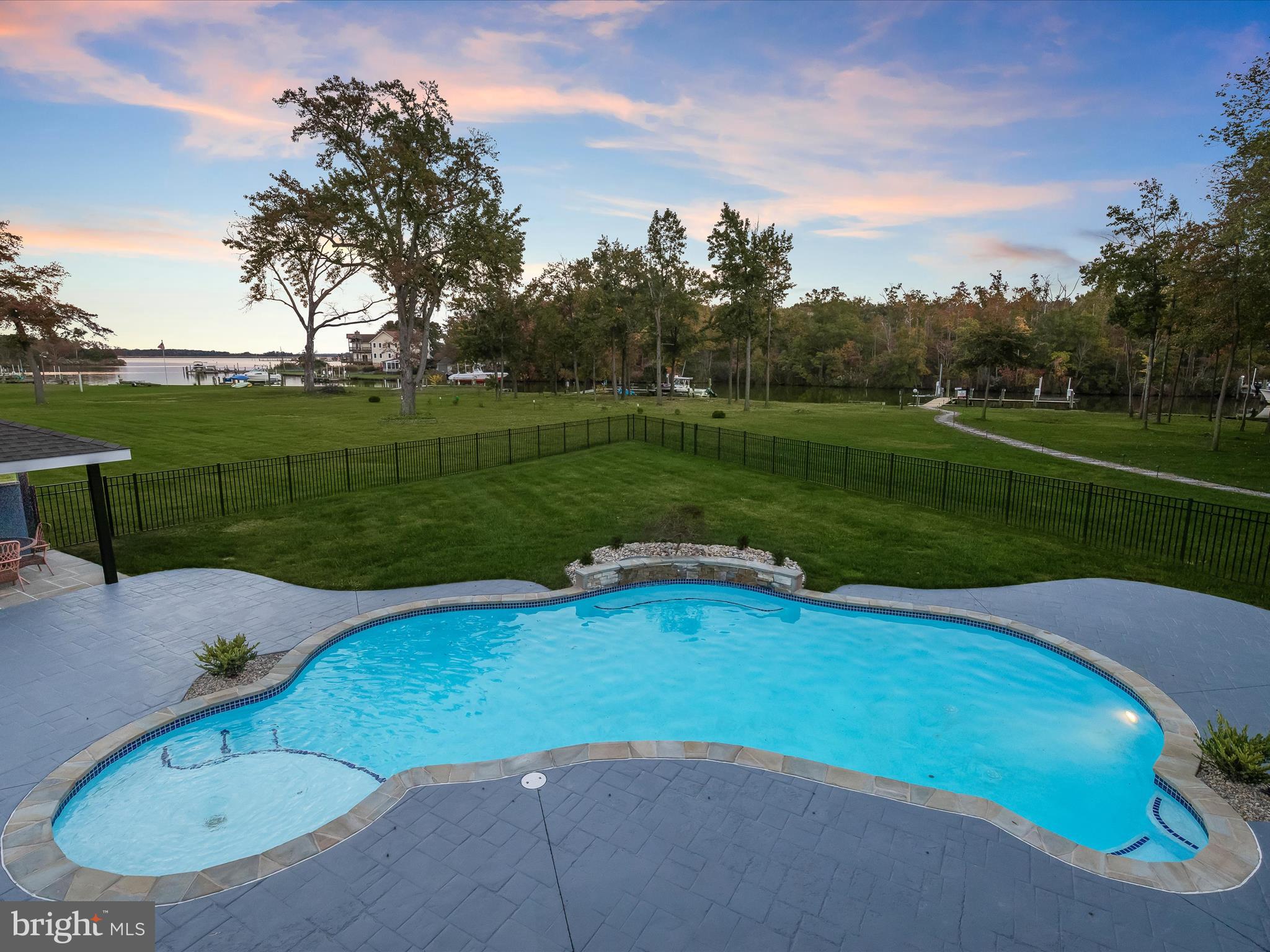 BOWLEYS QUARTERS - Residential