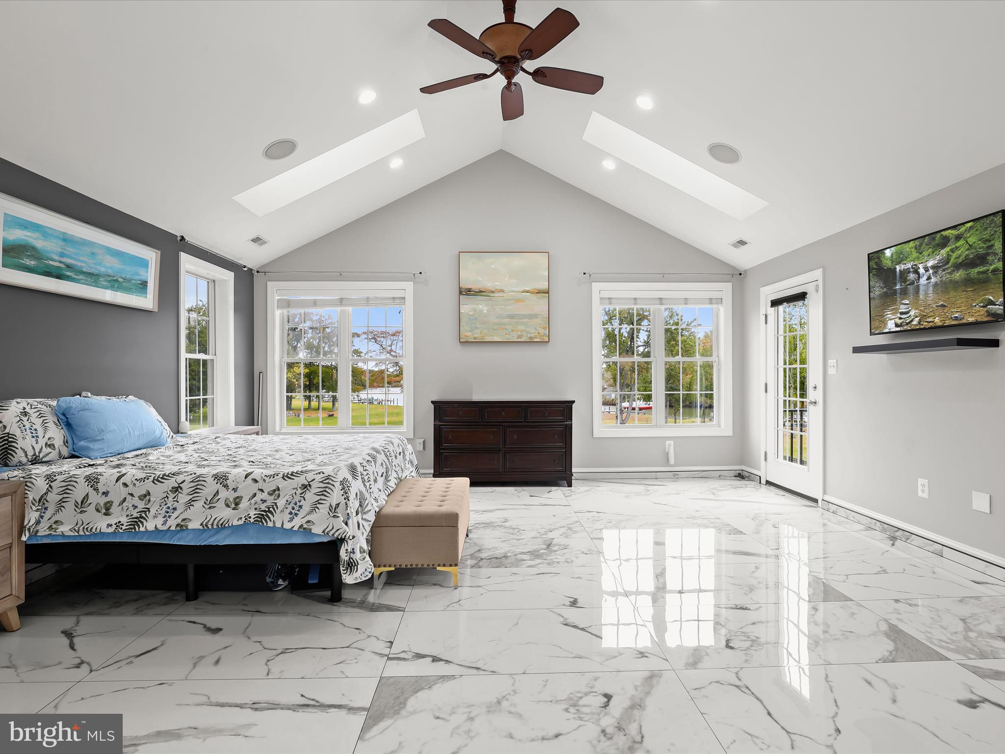 BOWLEYS QUARTERS - Residential