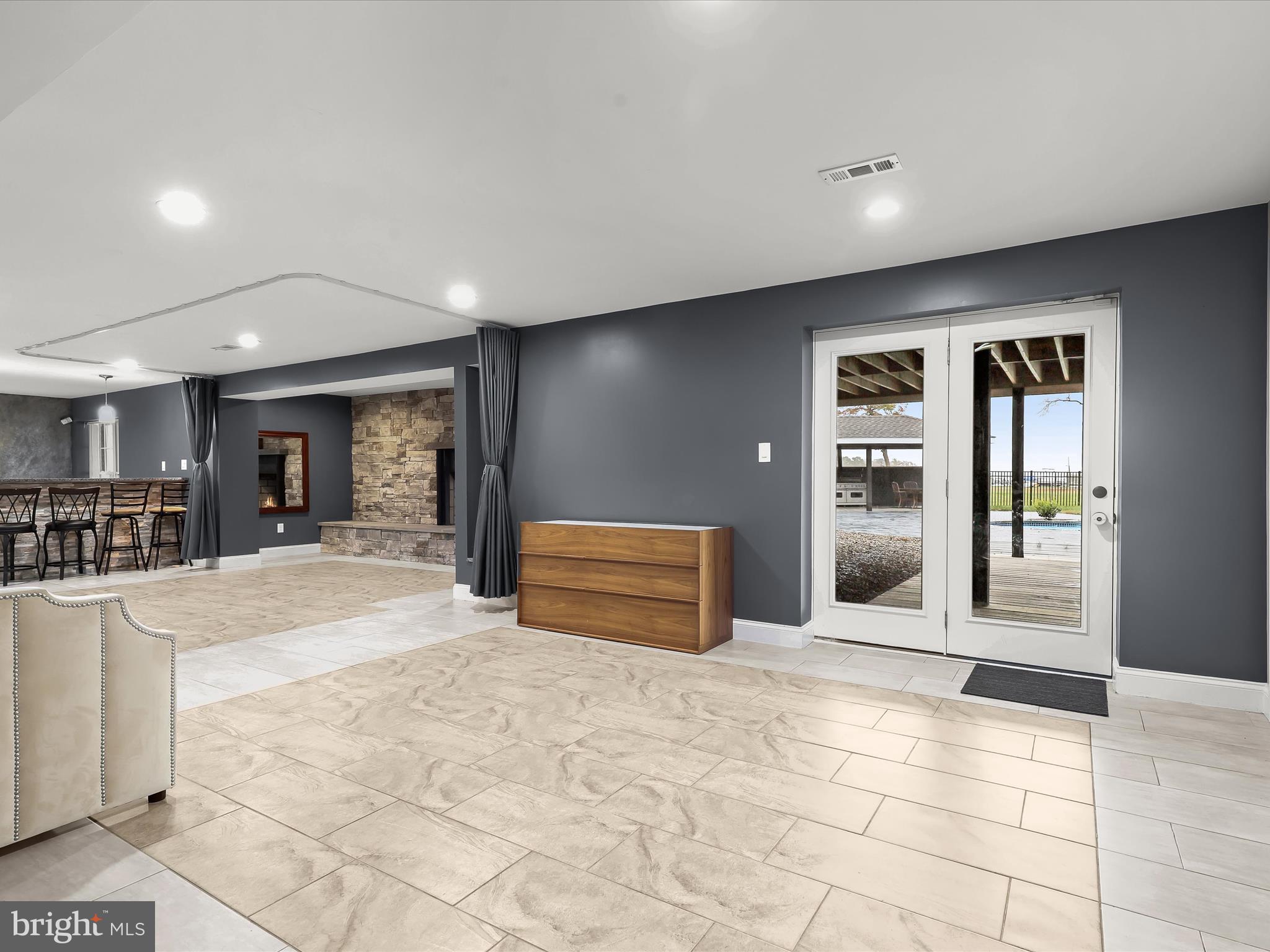 BOWLEYS QUARTERS - Residential