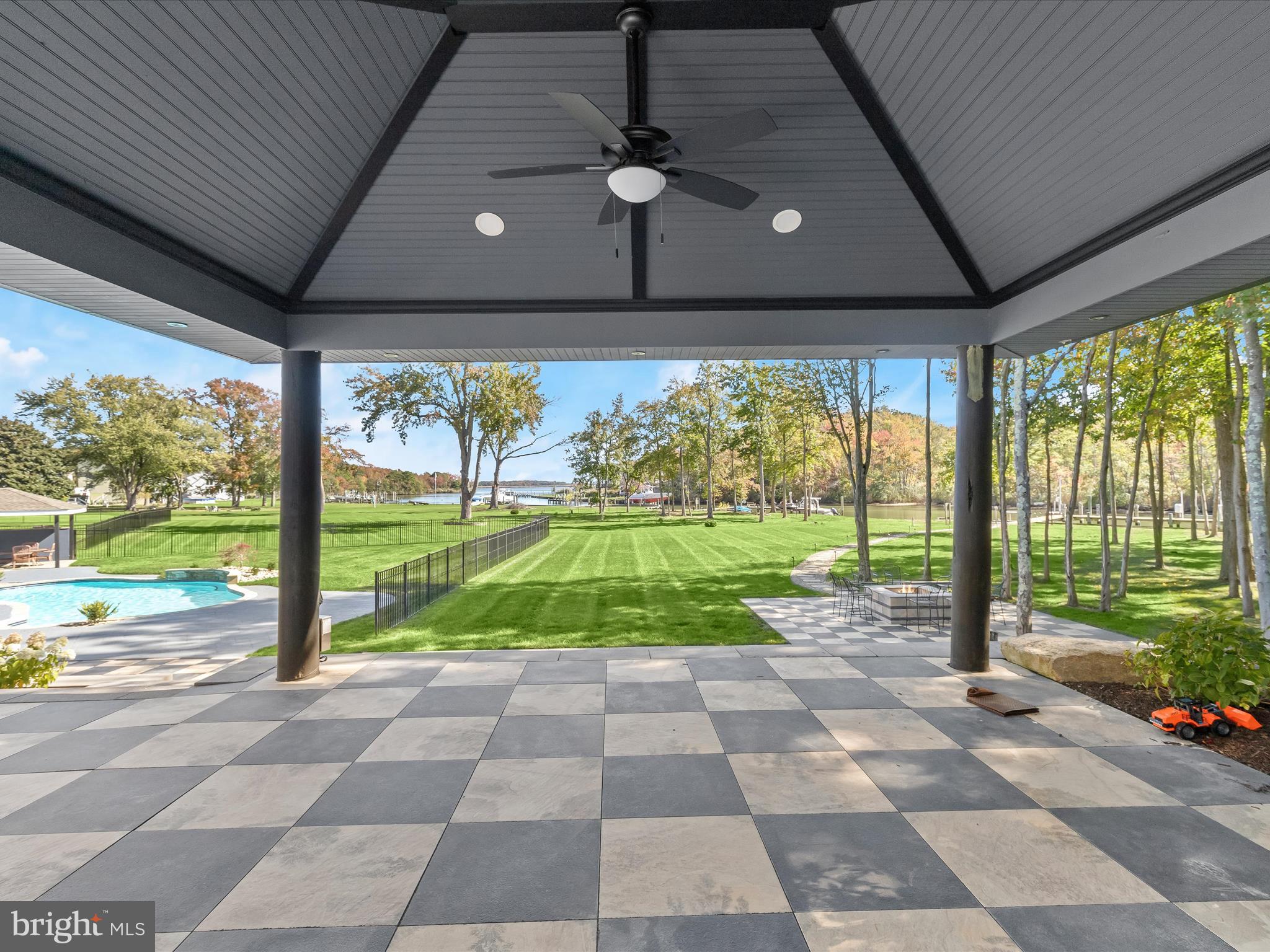 BOWLEYS QUARTERS - Residential