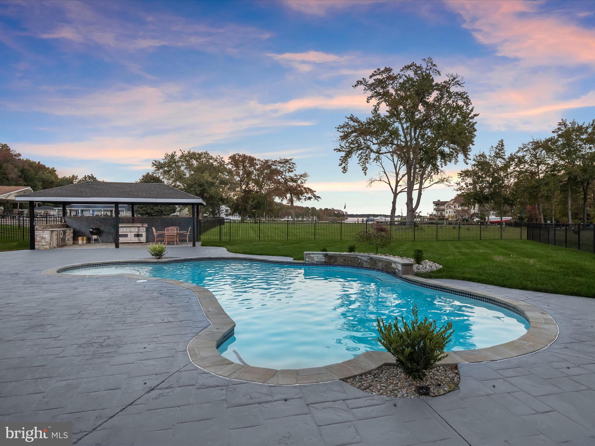 BOWLEYS QUARTERS - Residential