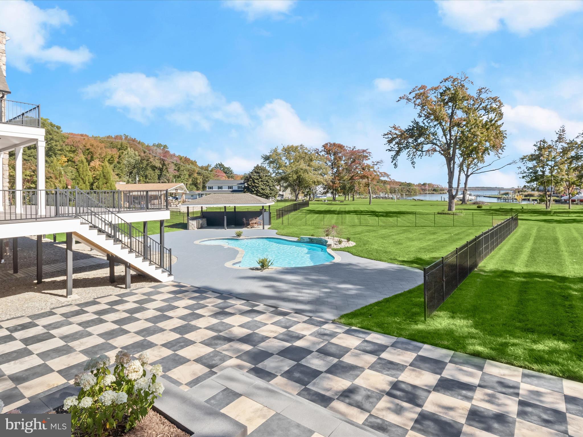 BOWLEYS QUARTERS - Residential