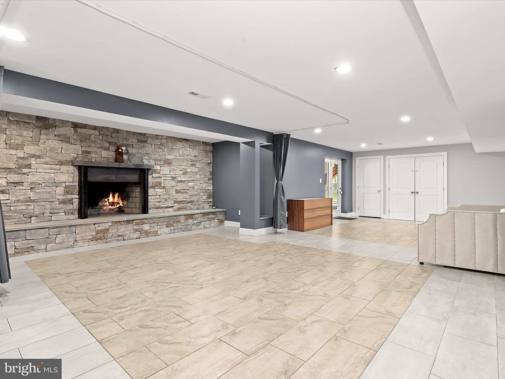 BOWLEYS QUARTERS - Residential