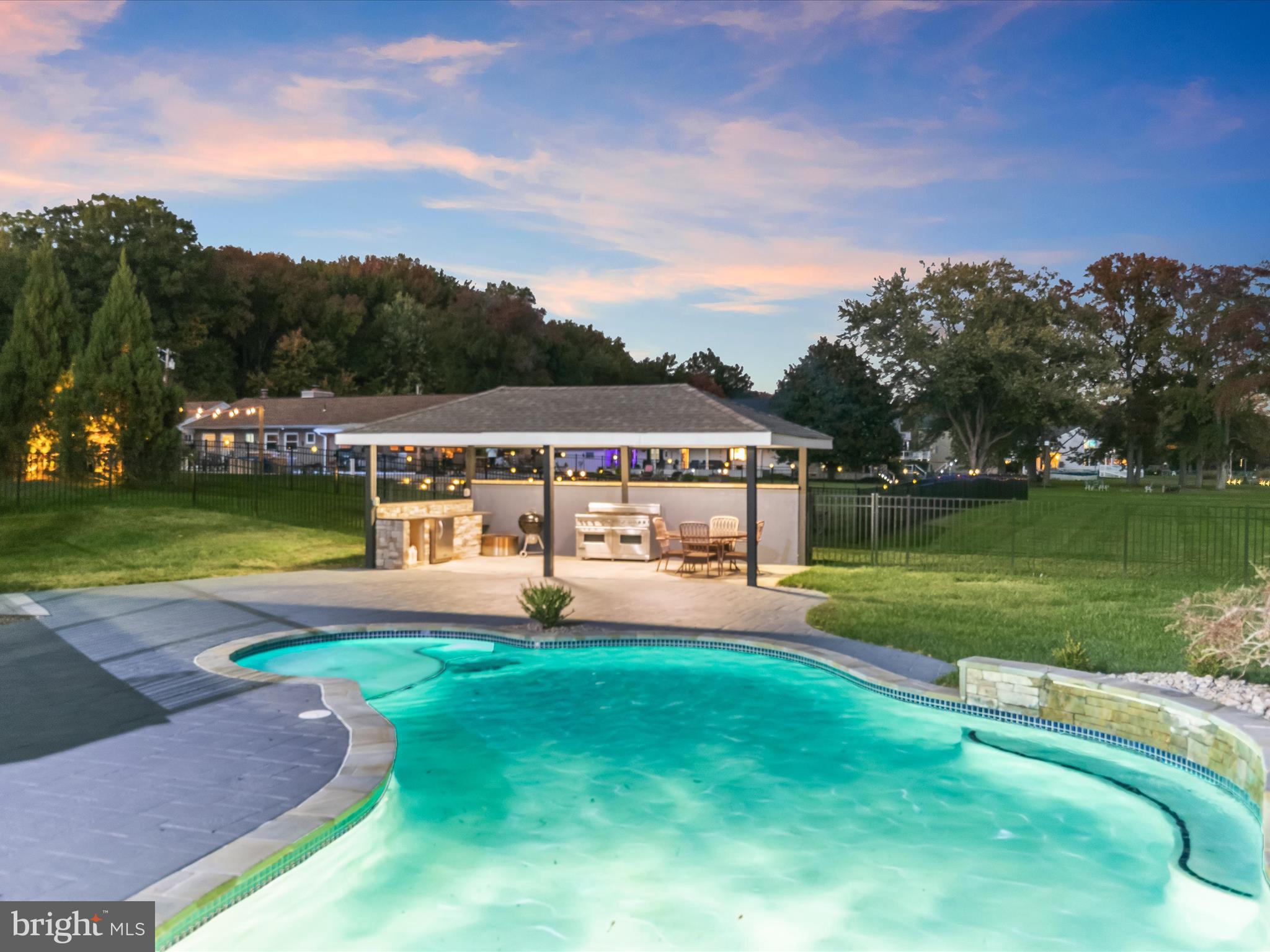 BOWLEYS QUARTERS - Residential