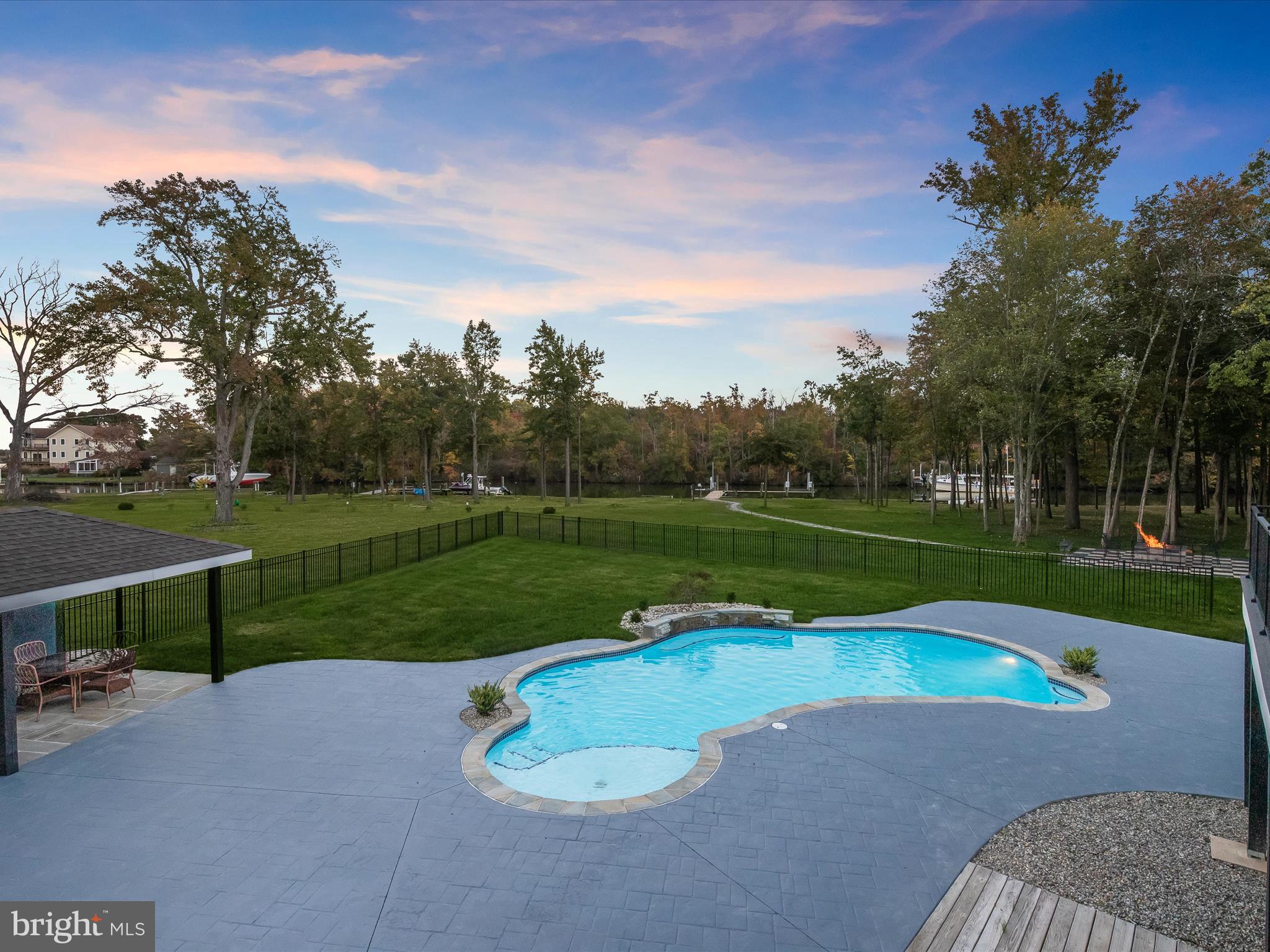 BOWLEYS QUARTERS - Residential