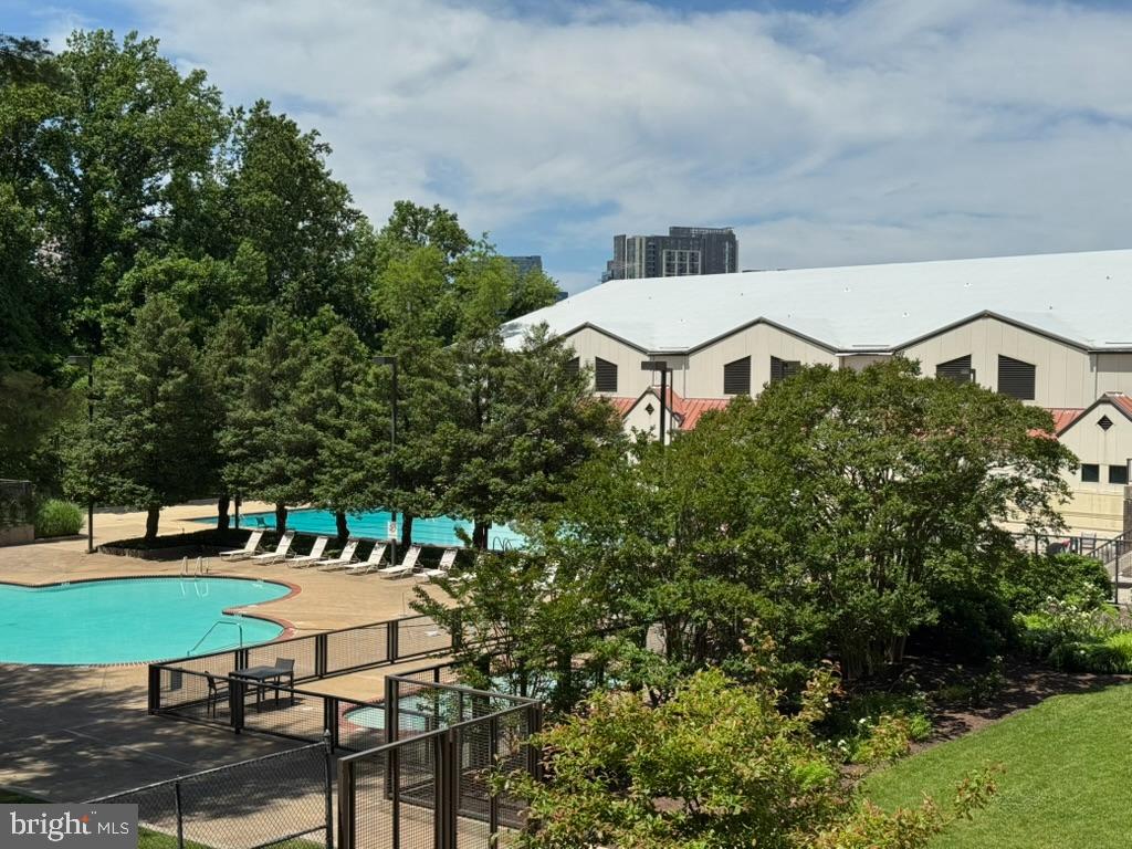 REGENCY AT MCLEAN - Residential