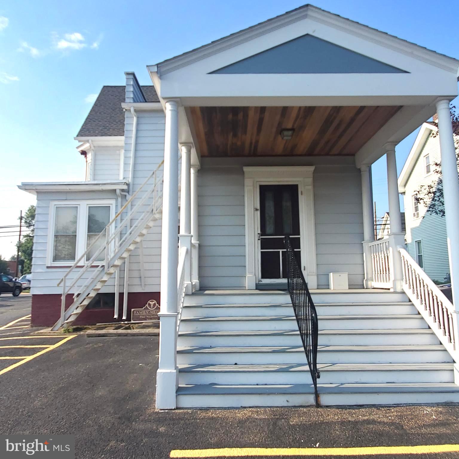 24 EAST AVENUE