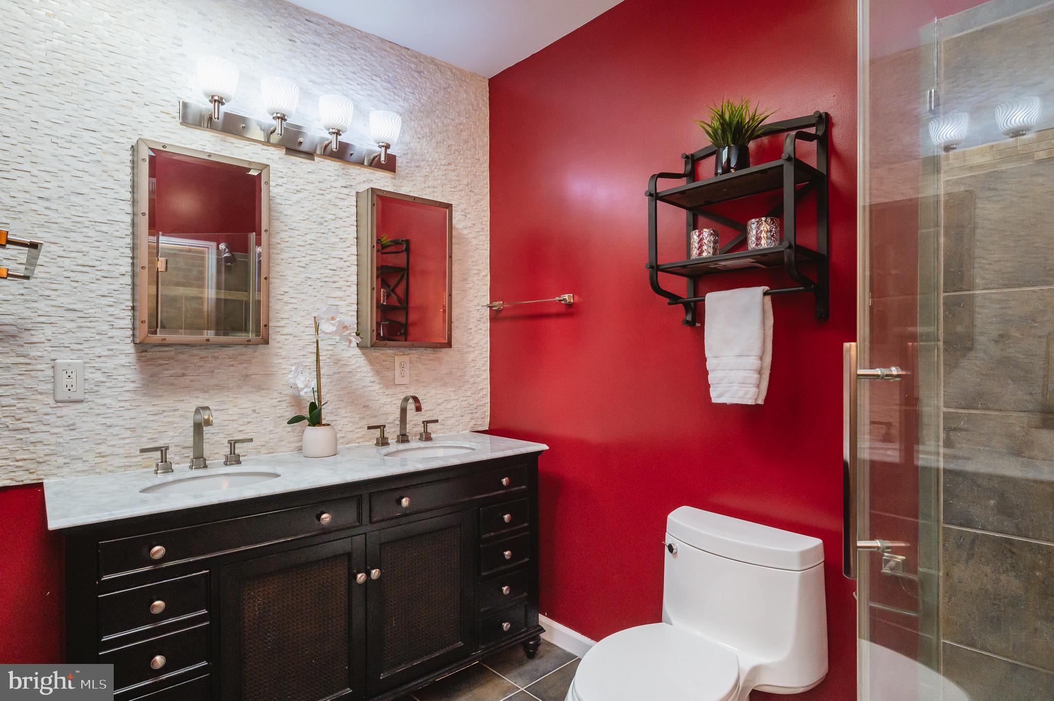 GREEKTOWN - Residential Lease