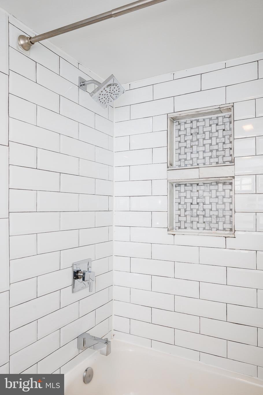 GREEKTOWN - Residential Lease